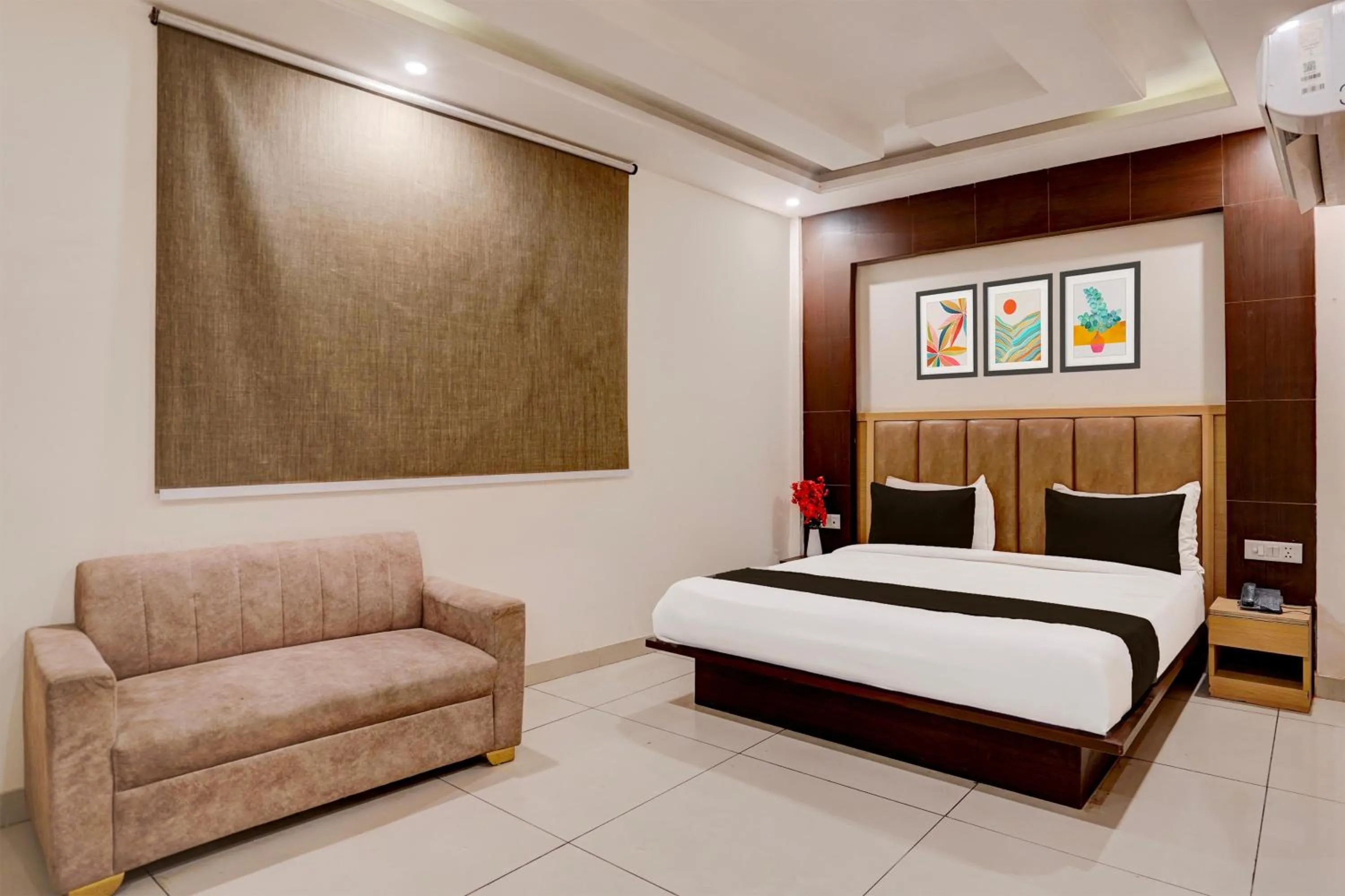 Bedroom, Bed in Townhouse Airport Road Delhi