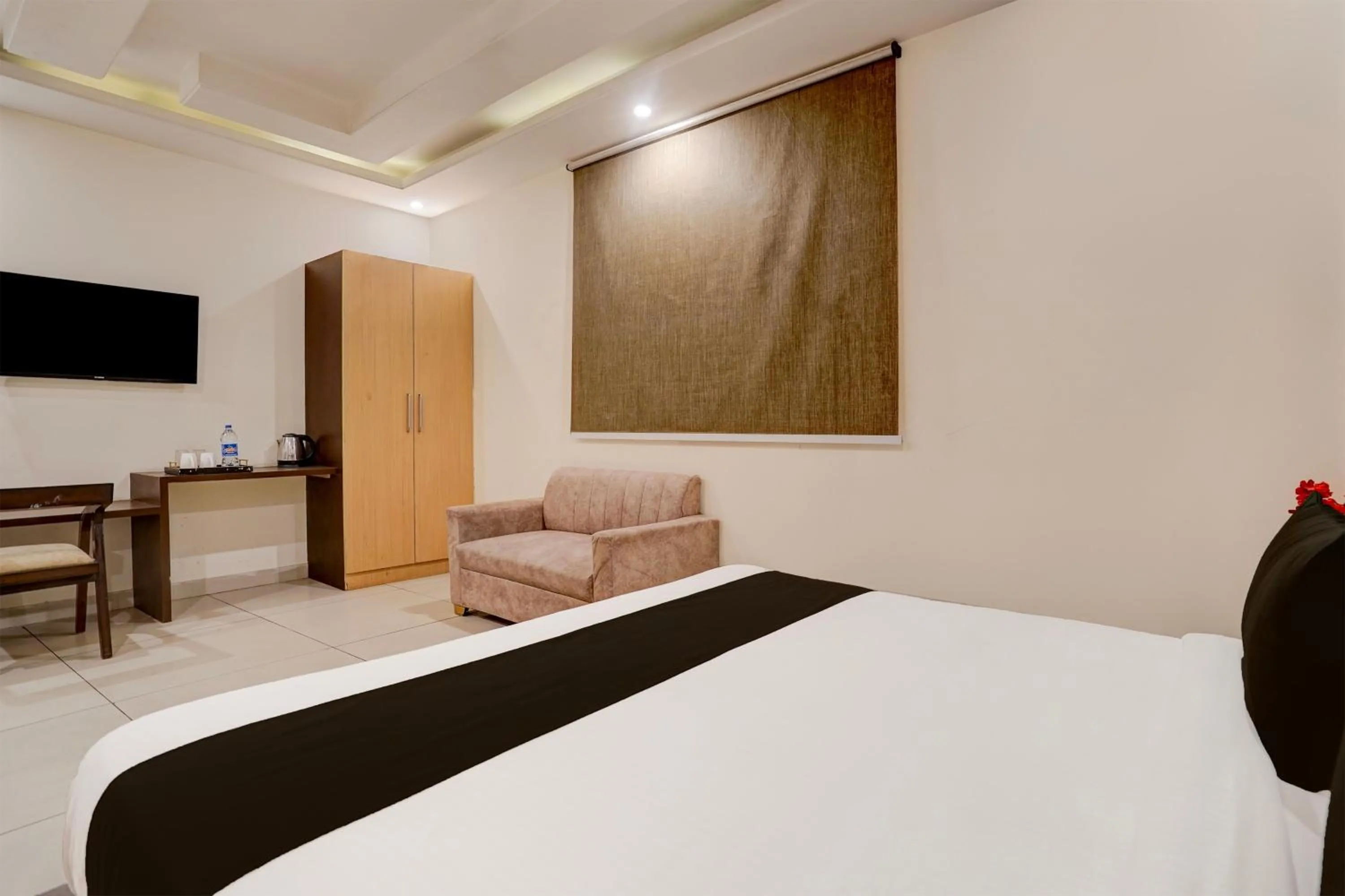 Bedroom, Bed in Townhouse Airport Road Delhi