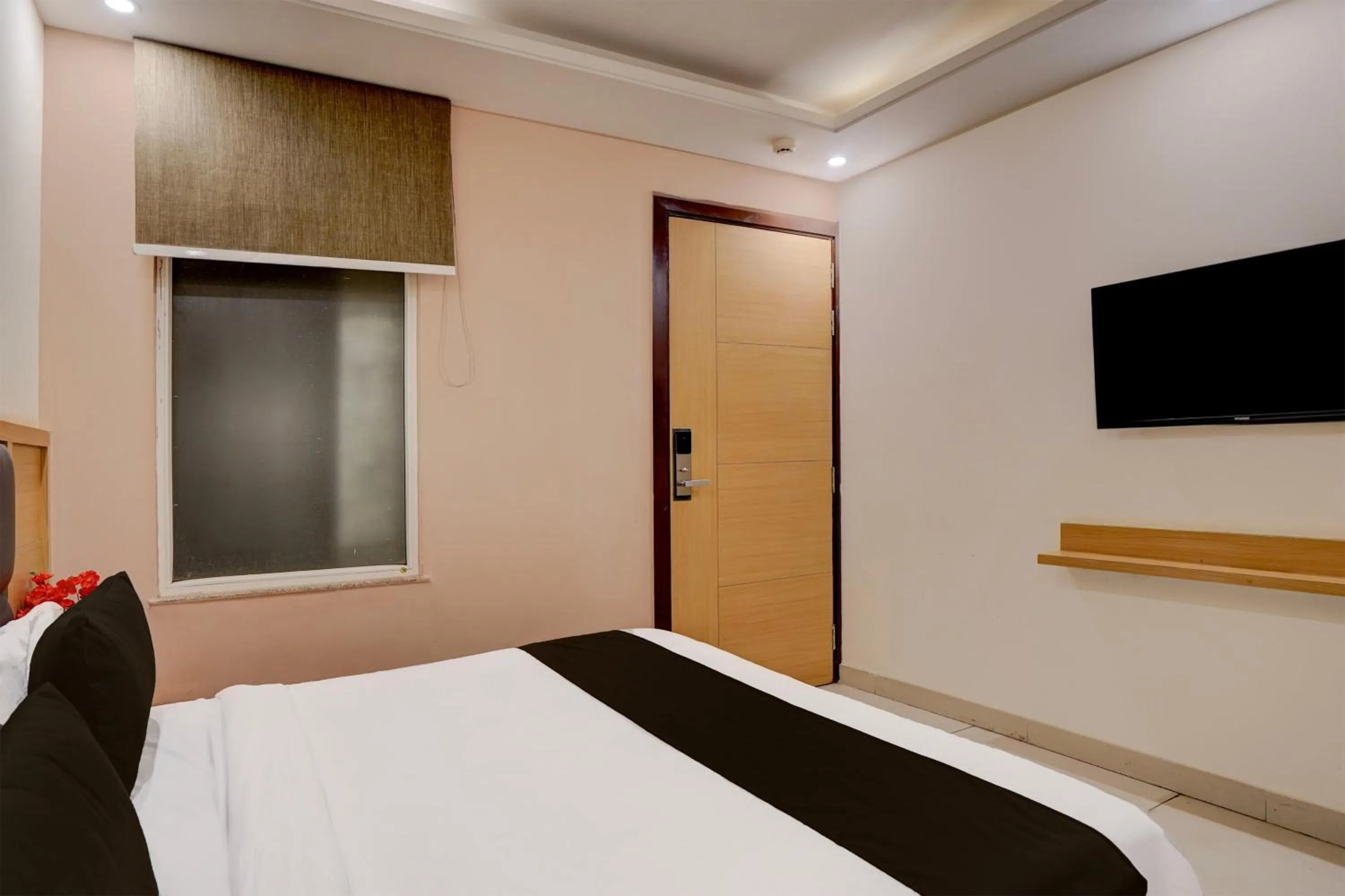 Bedroom, Bed in Townhouse Airport Road Delhi