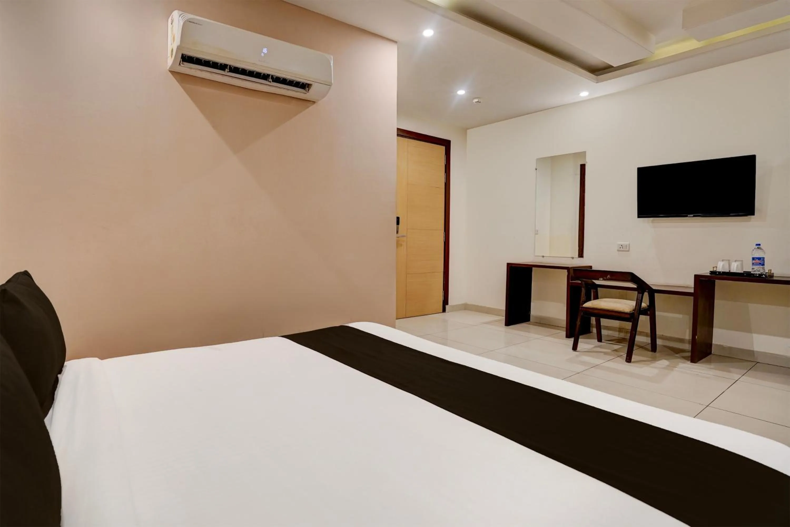 Bedroom, Bed in Townhouse Airport Road Delhi