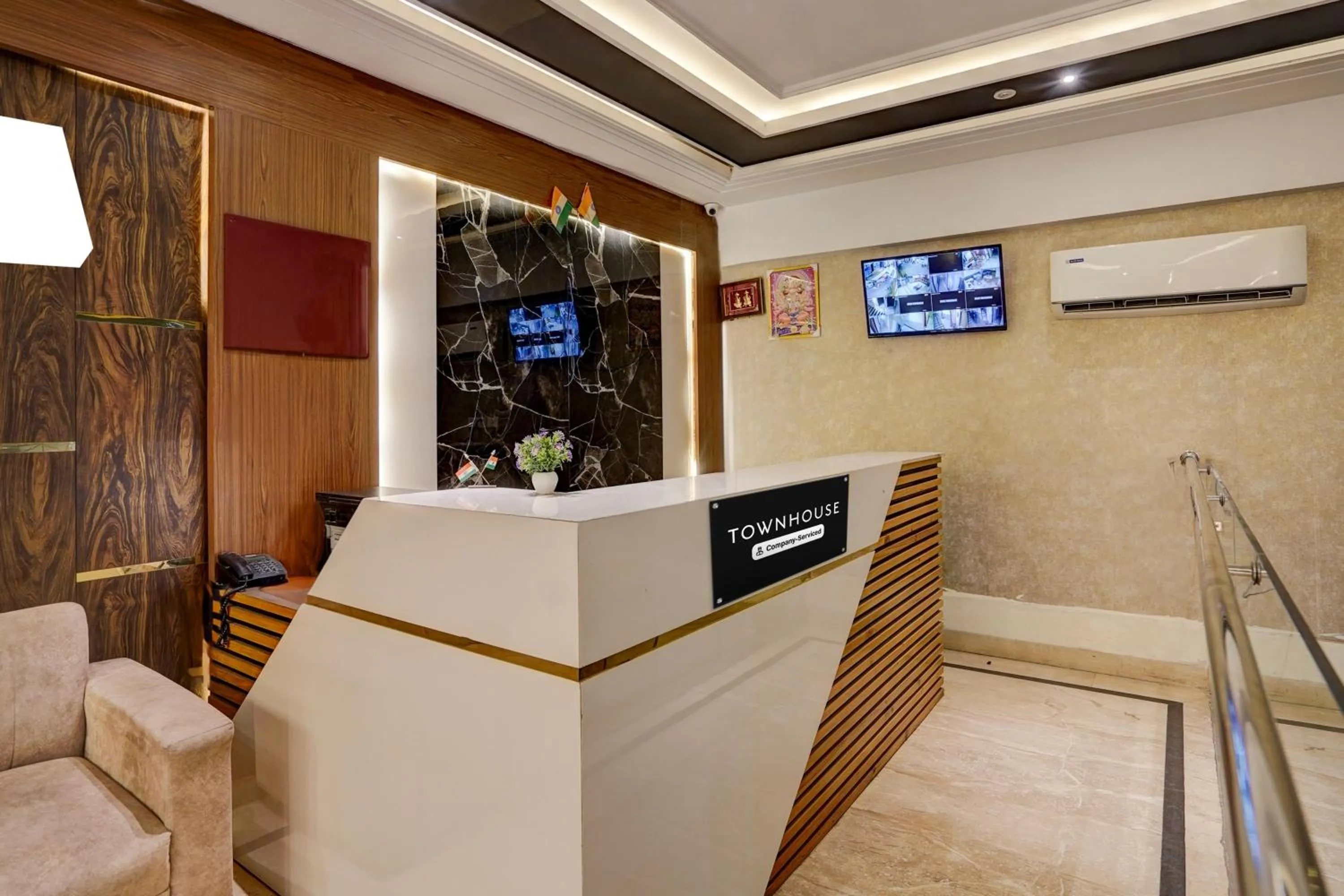 Lobby or reception in Townhouse Airport Road Delhi