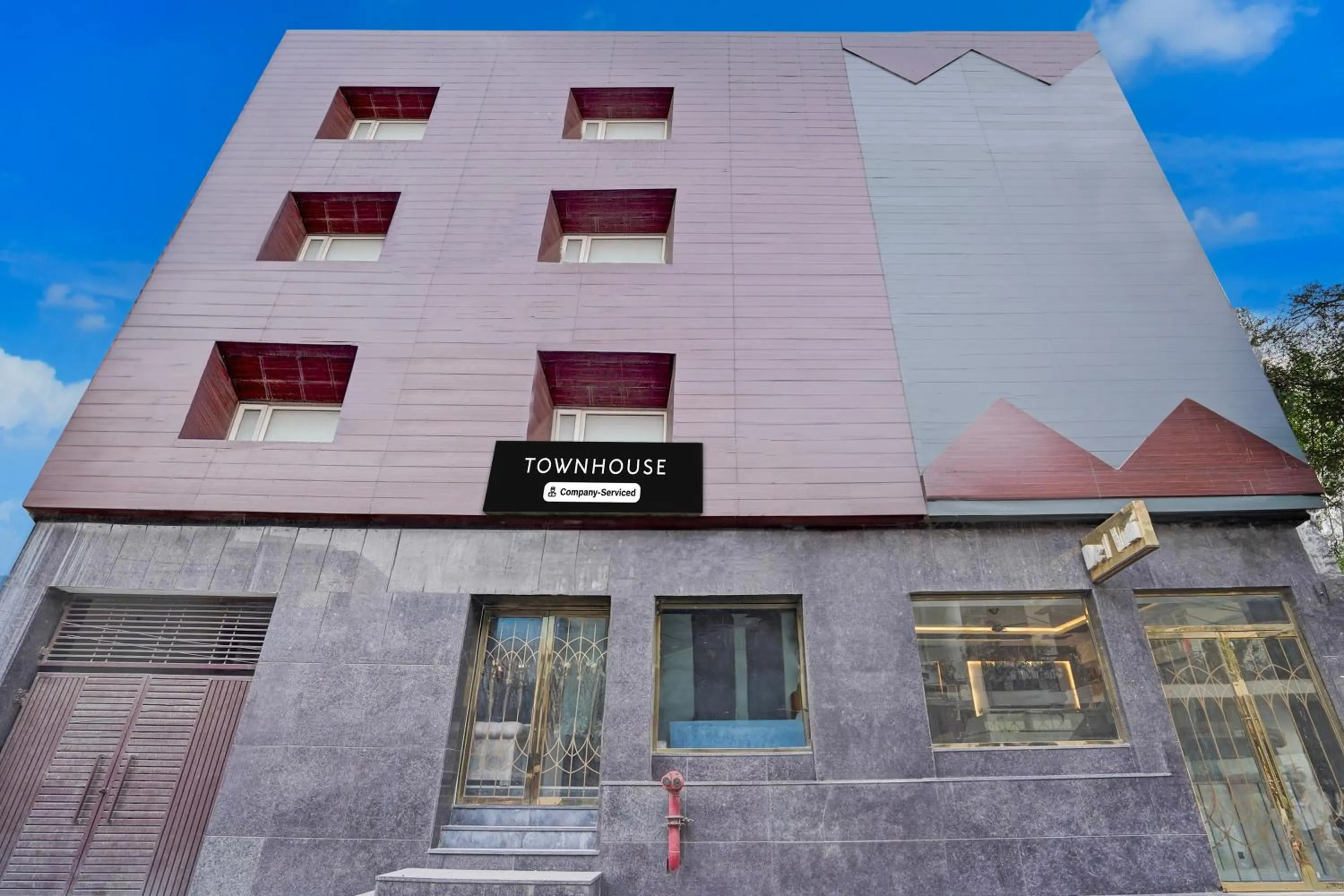 Facade/entrance in Townhouse Airport Road Delhi