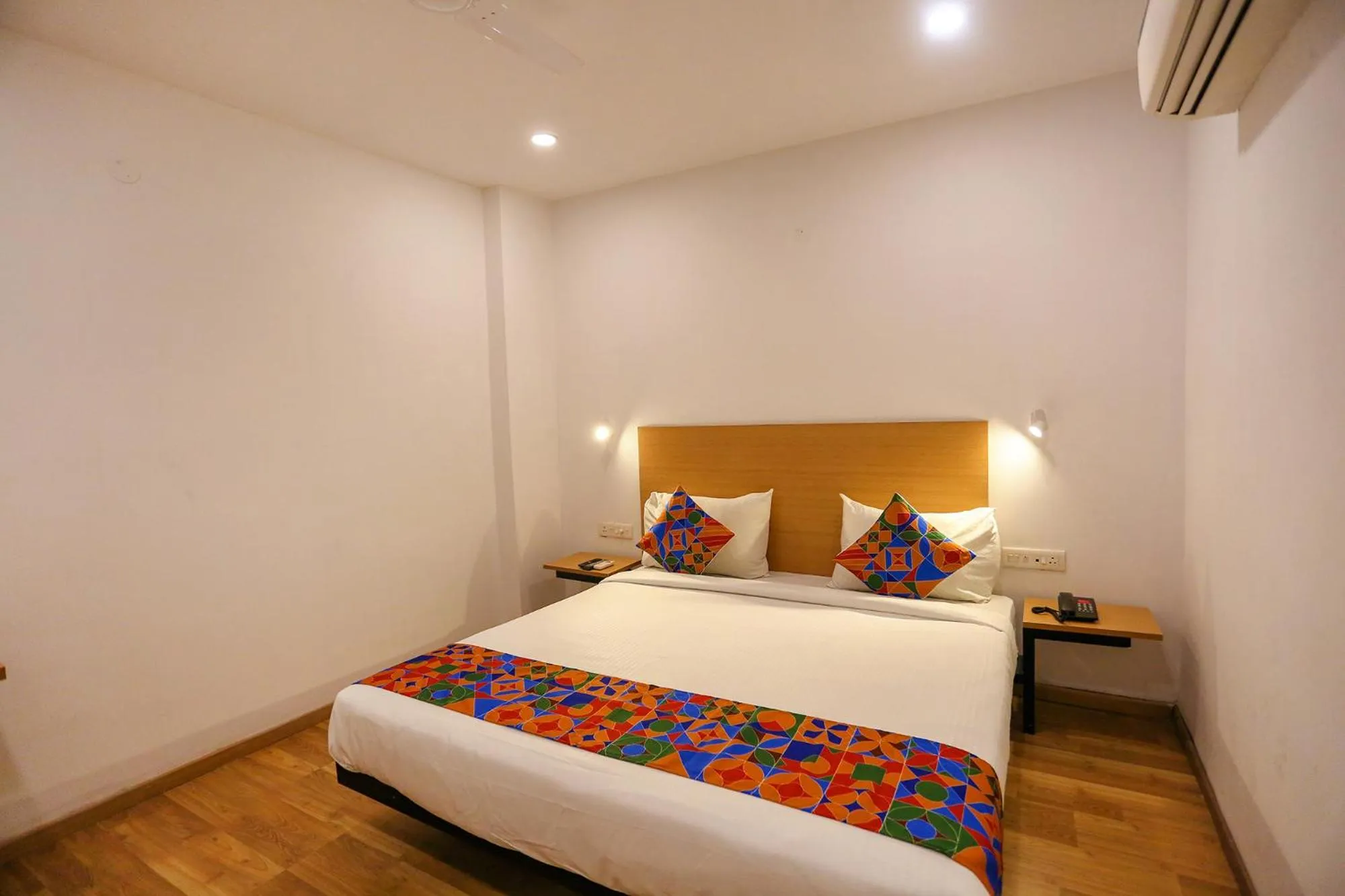 Bed in FabHotel Moro Paschim Vihar