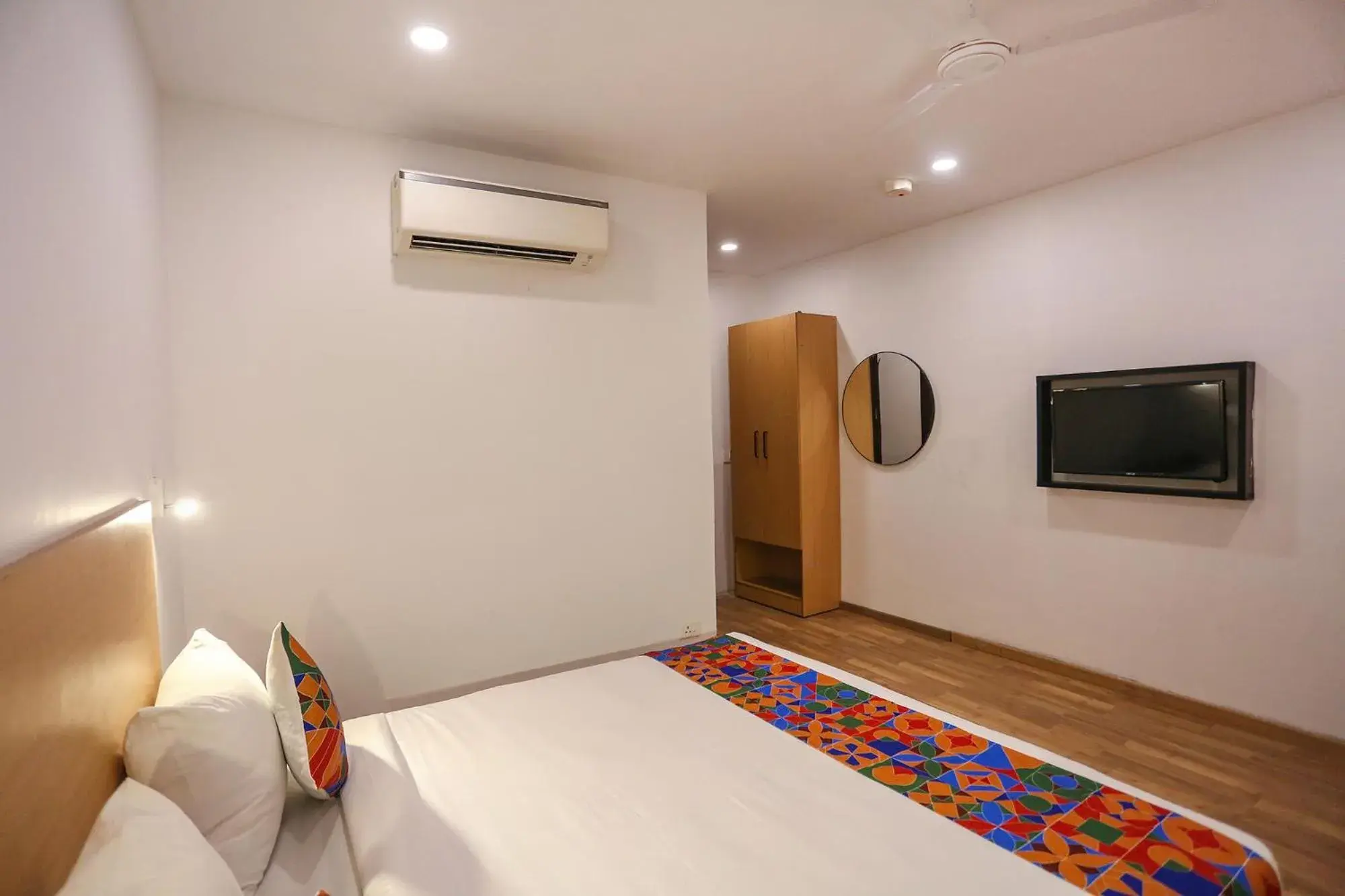 Bed in FabHotel Moro Paschim Vihar Bed in FabHotel Moro Paschim Vihar