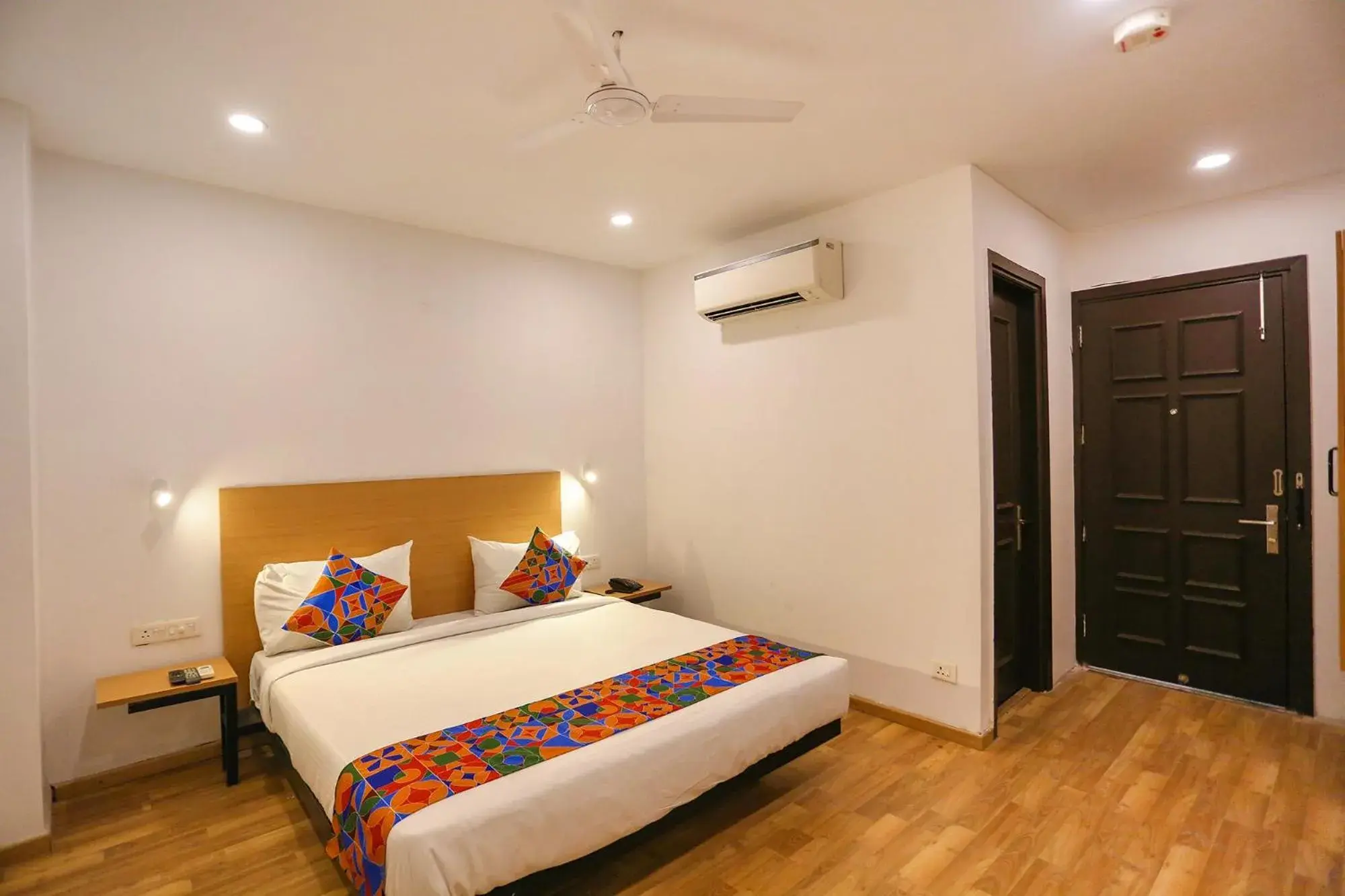 Bed in FabHotel Moro Paschim Vihar Bed in FabHotel Moro Paschim Vihar