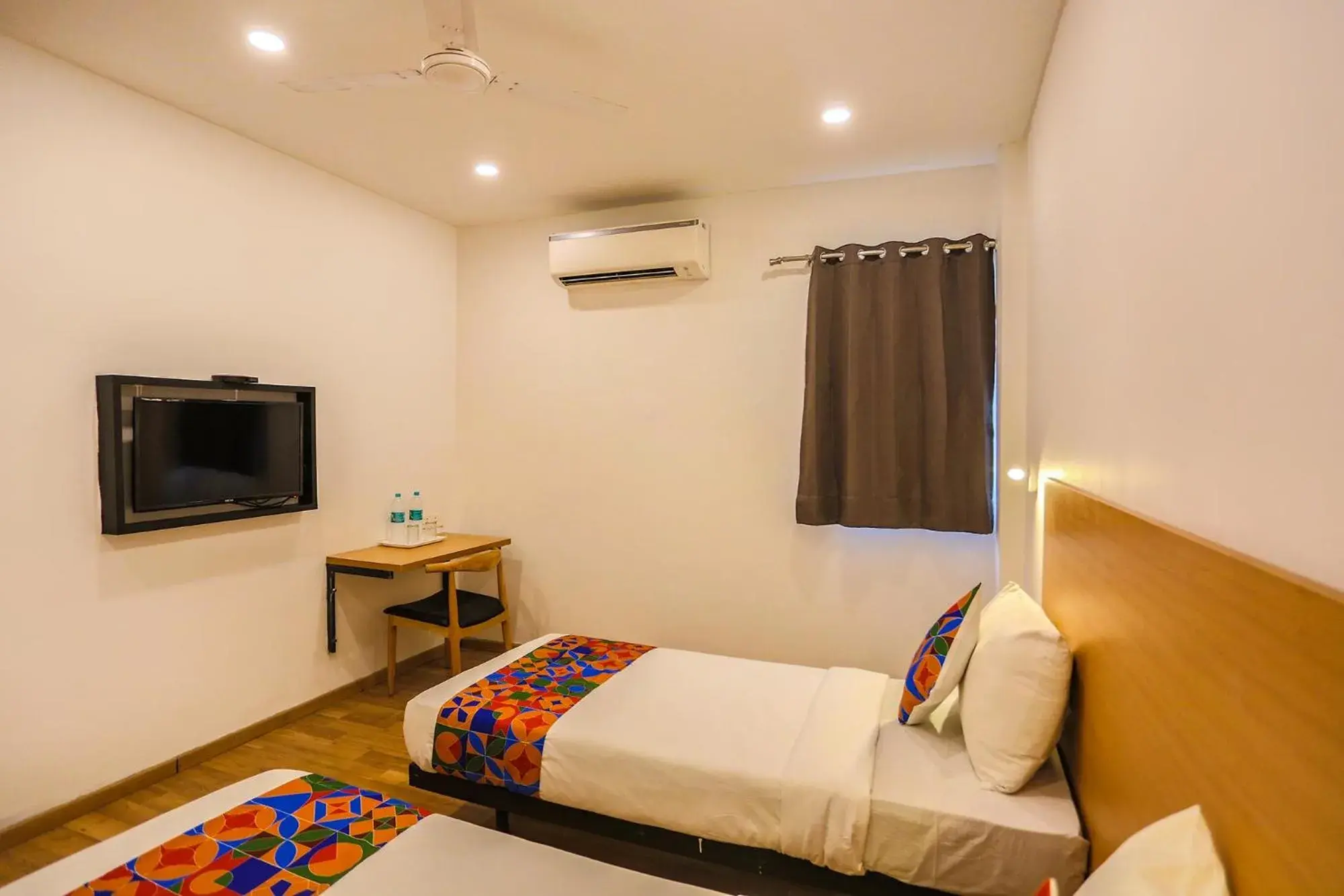 Bed in FabHotel Moro Paschim Vihar Bed in FabHotel Moro Paschim Vihar