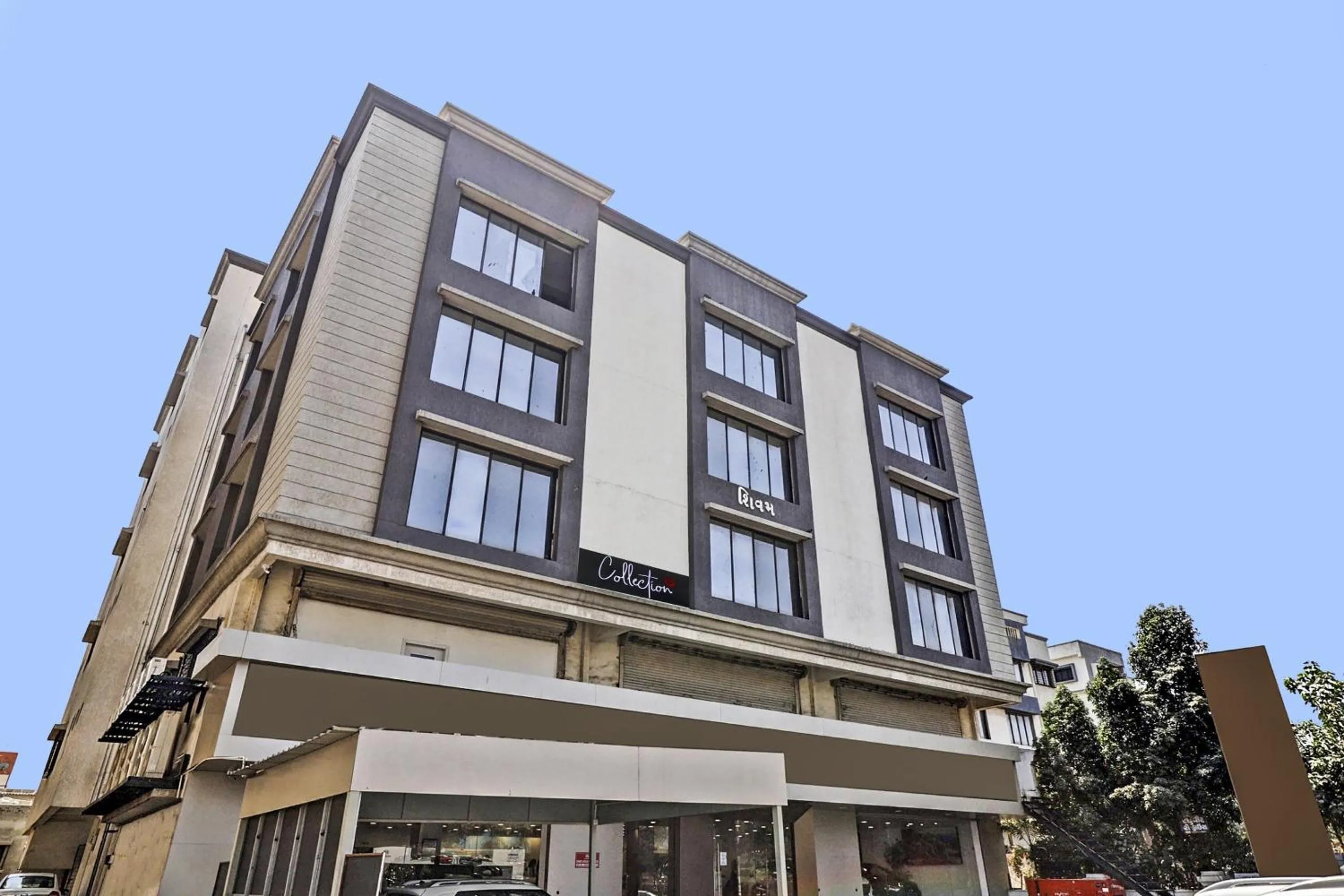 Facade/entrance in Collection O Laxmi Kuber