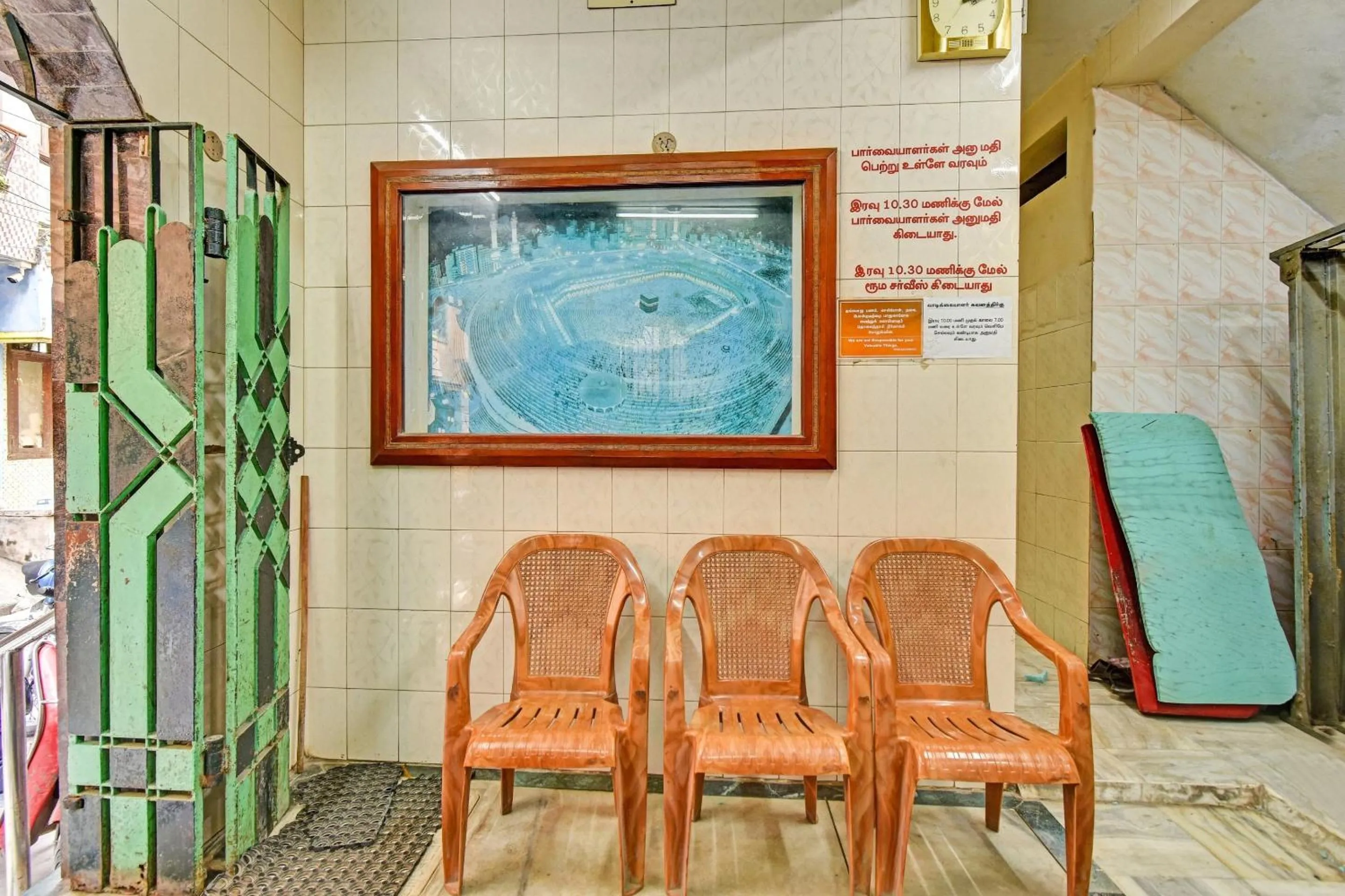 Lobby or reception in Hotel O Dream Palace Guest House Near Marina Beach