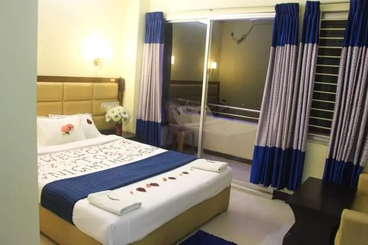 Bed in Hotel Night Heaven