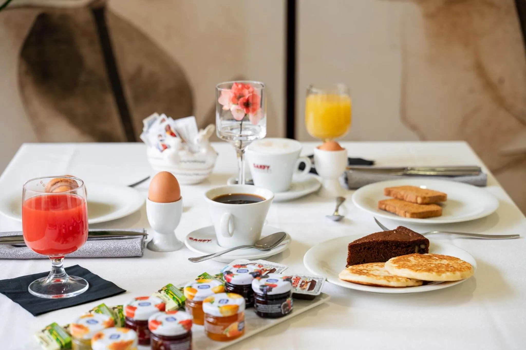Continental breakfast in Hotel Garden Experience