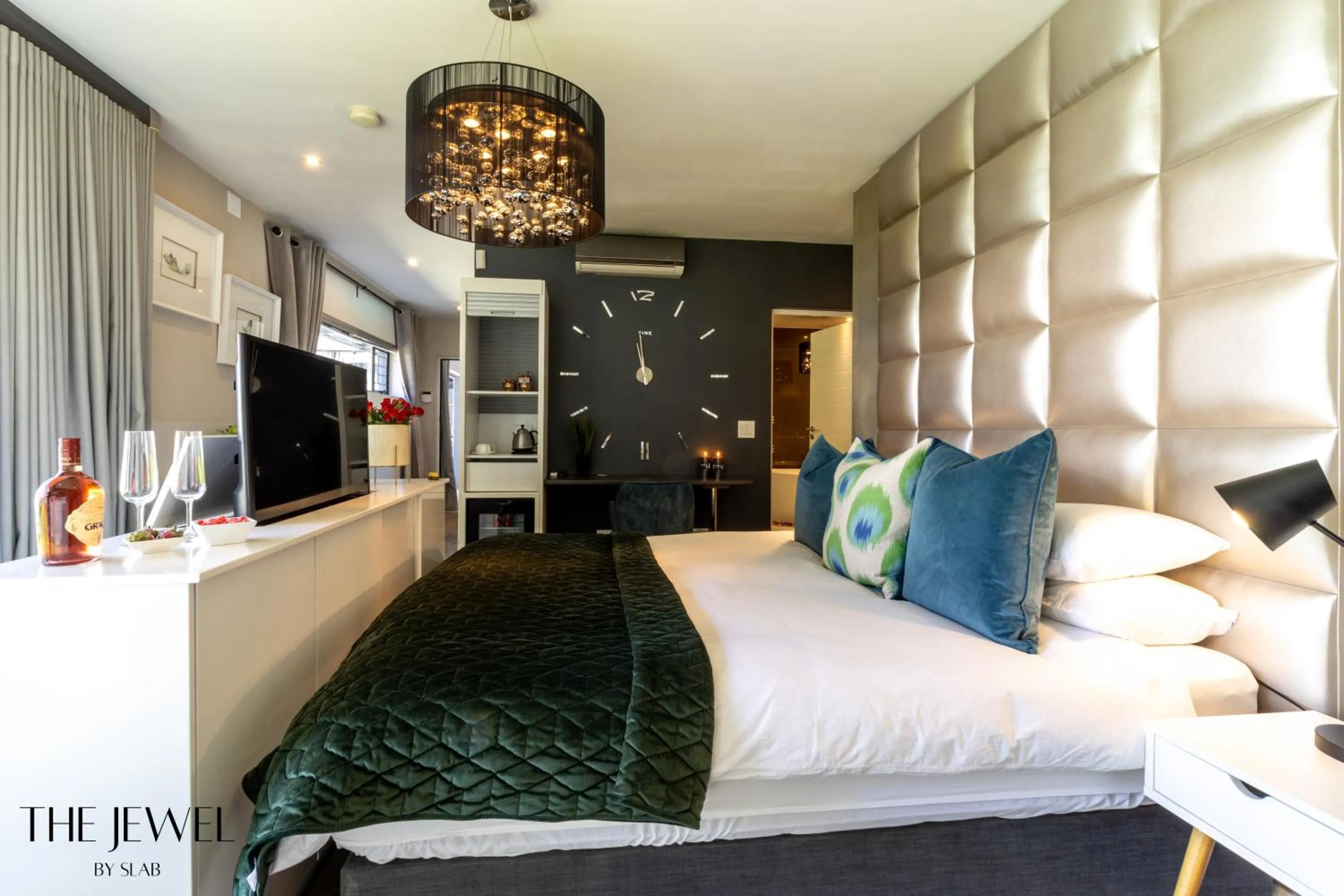 TV and multimedia, Bed in The Jewel B&B