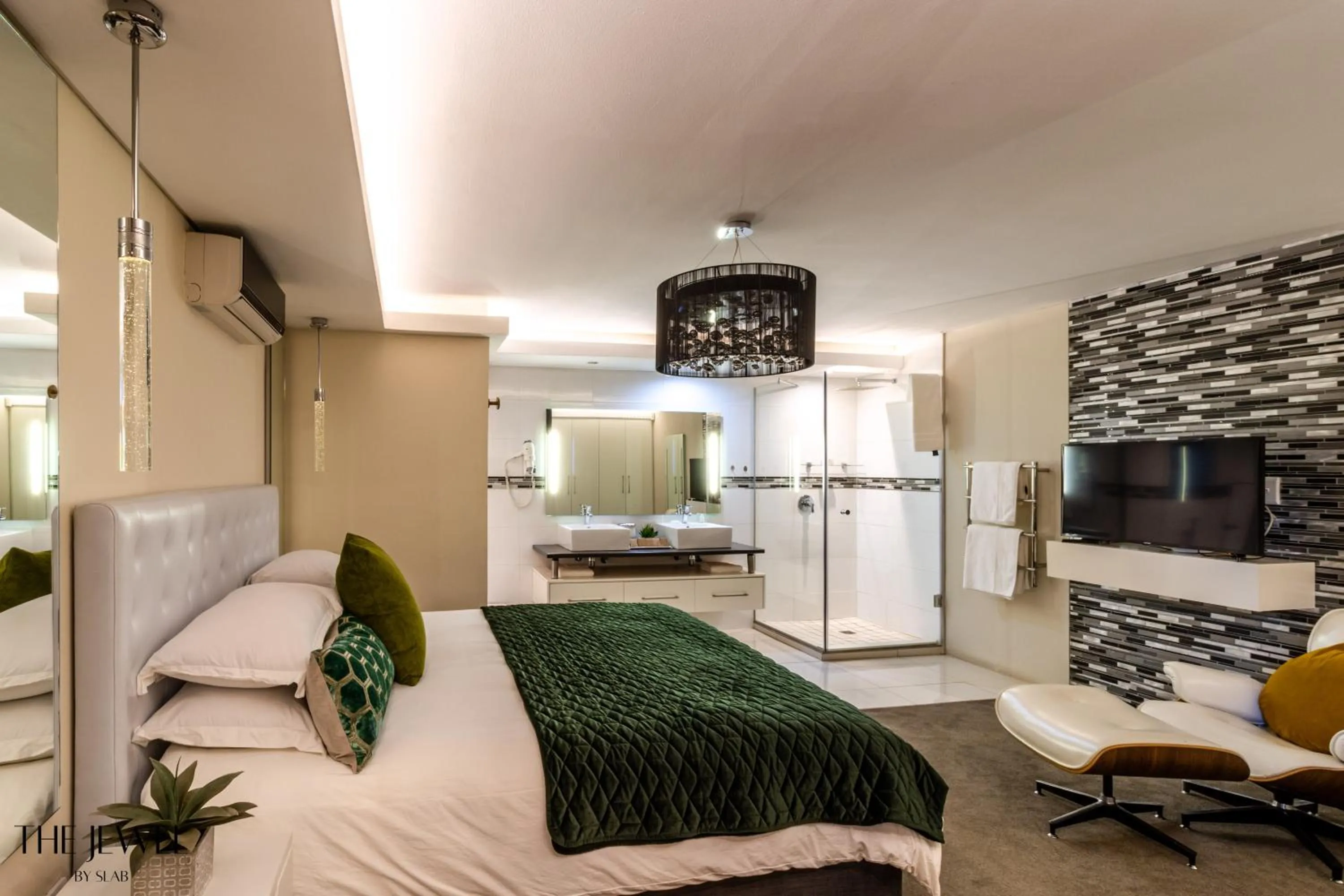 Bed in The Jewel B&B