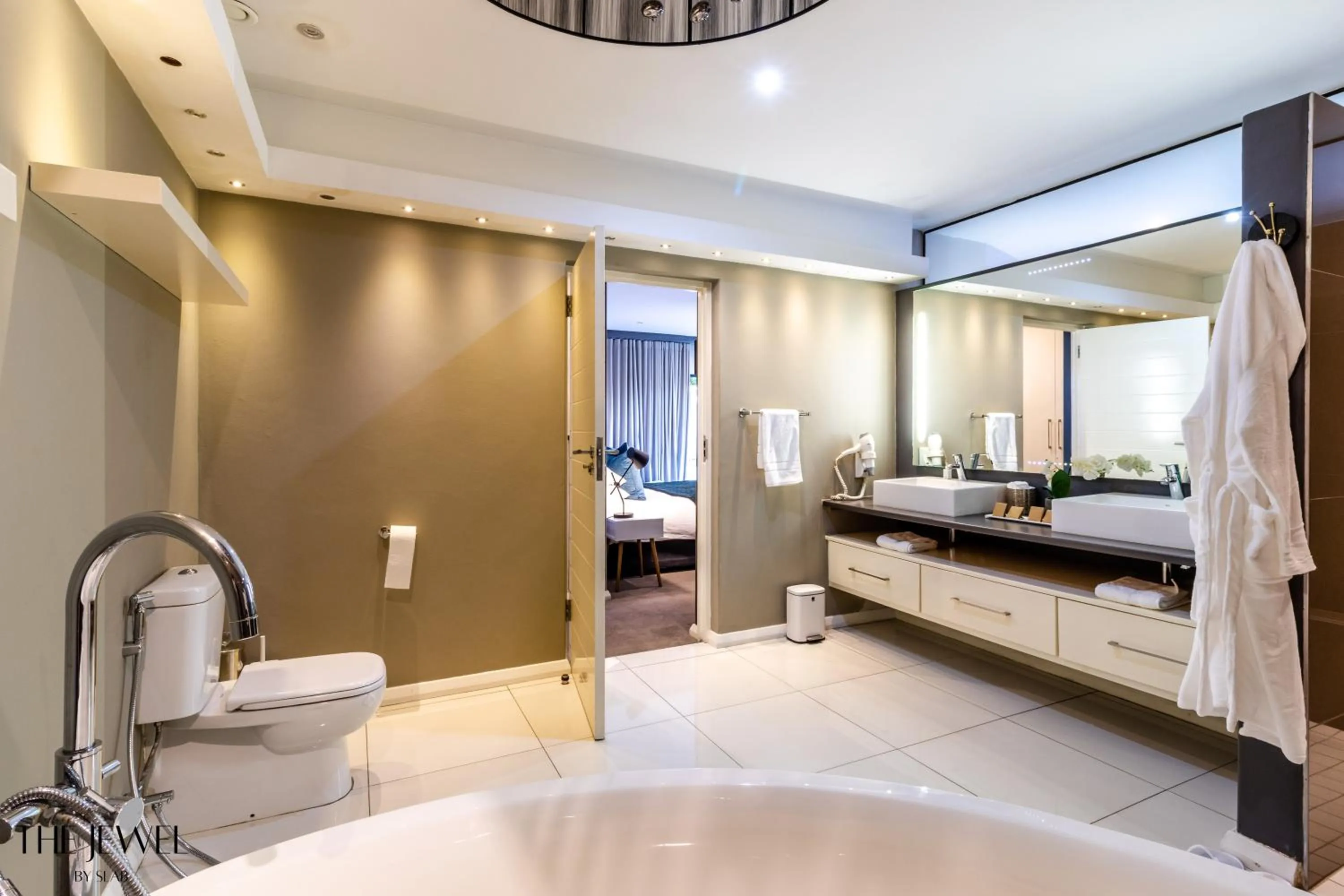 Toilet, Bed in The Jewel B&B