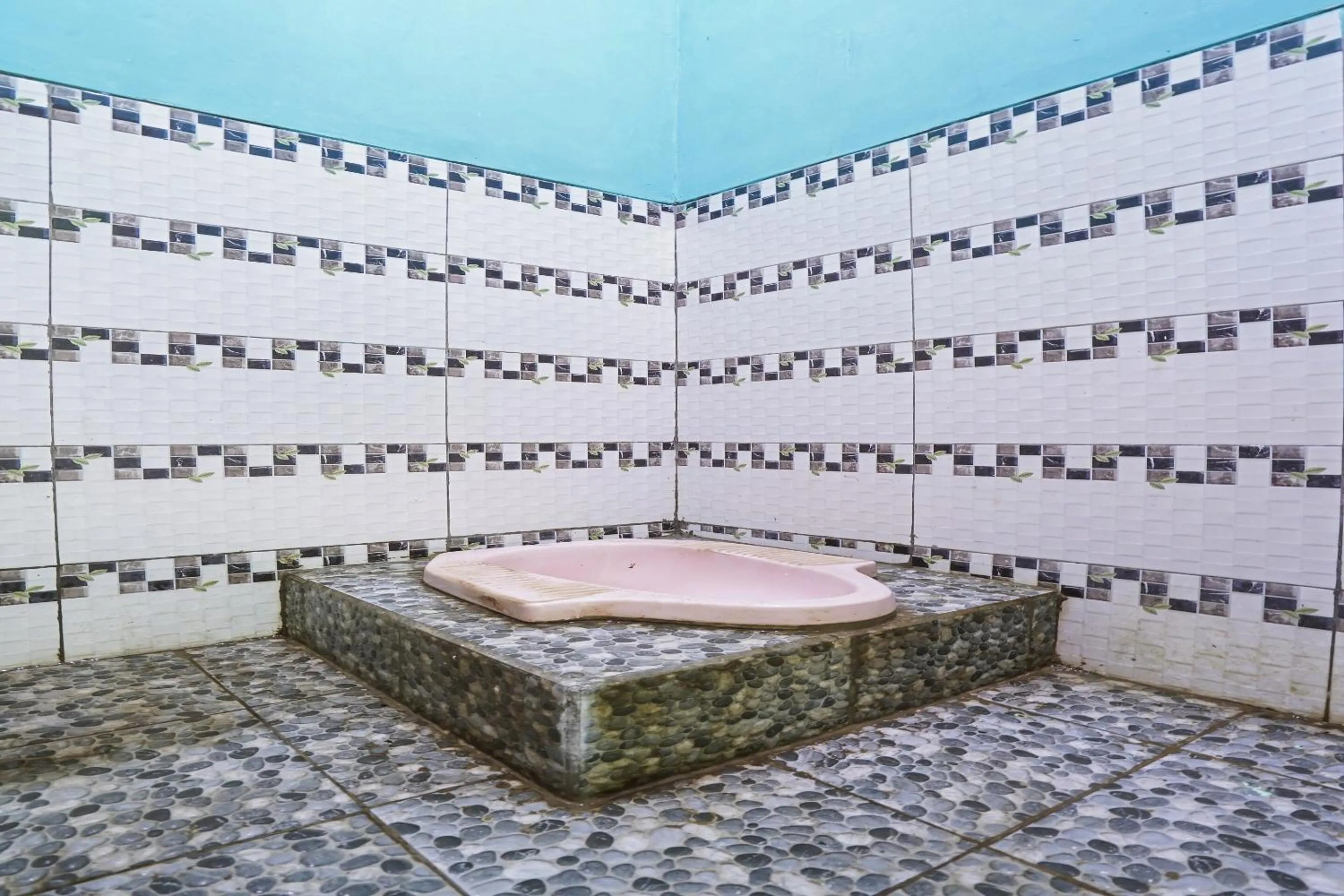 Bathroom in OYO Homes 90916 Eco Tourism Geopark Rajamandala Homestay Syariah