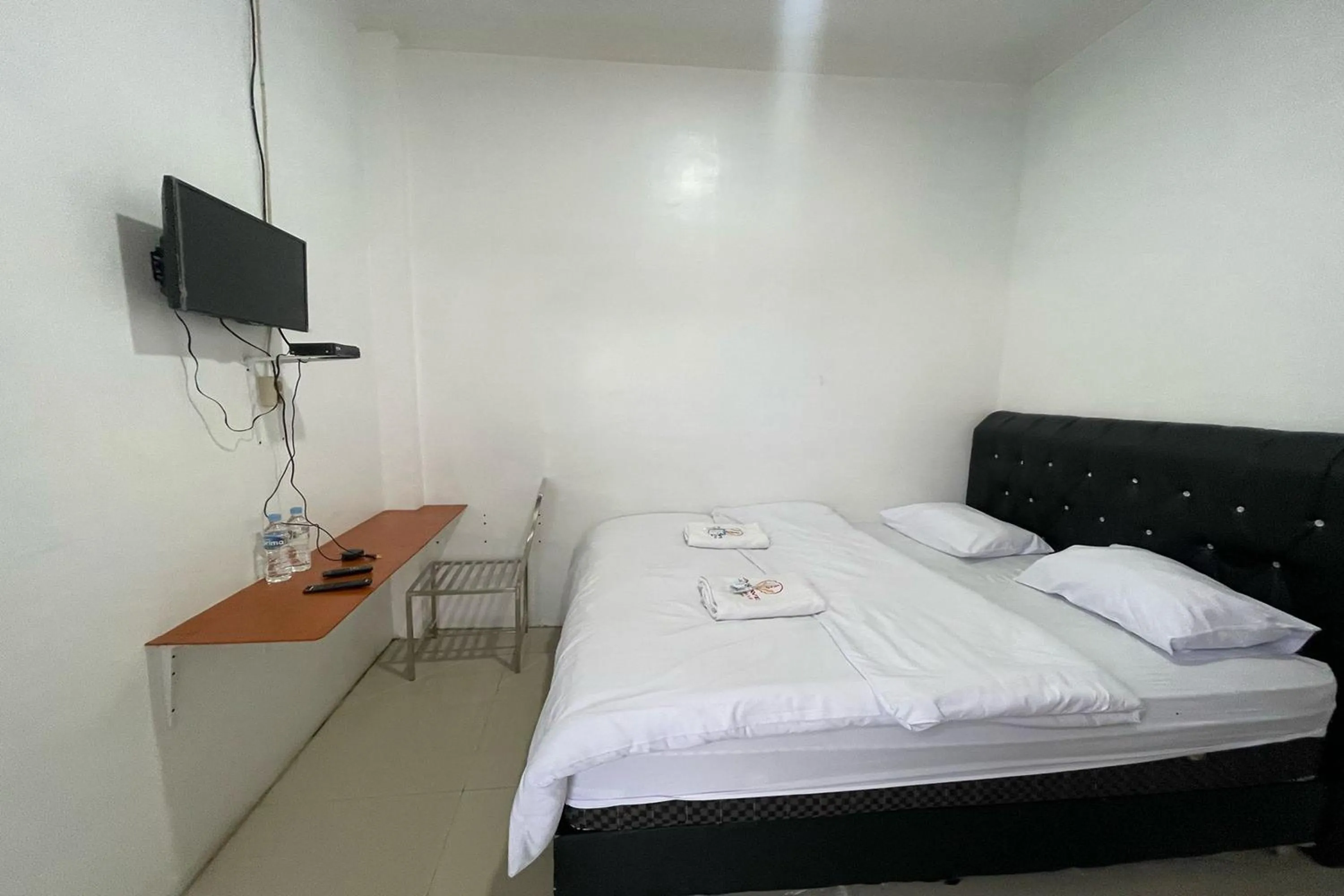 Communal lounge/ TV room, Bed in Agave Hotel Siantar