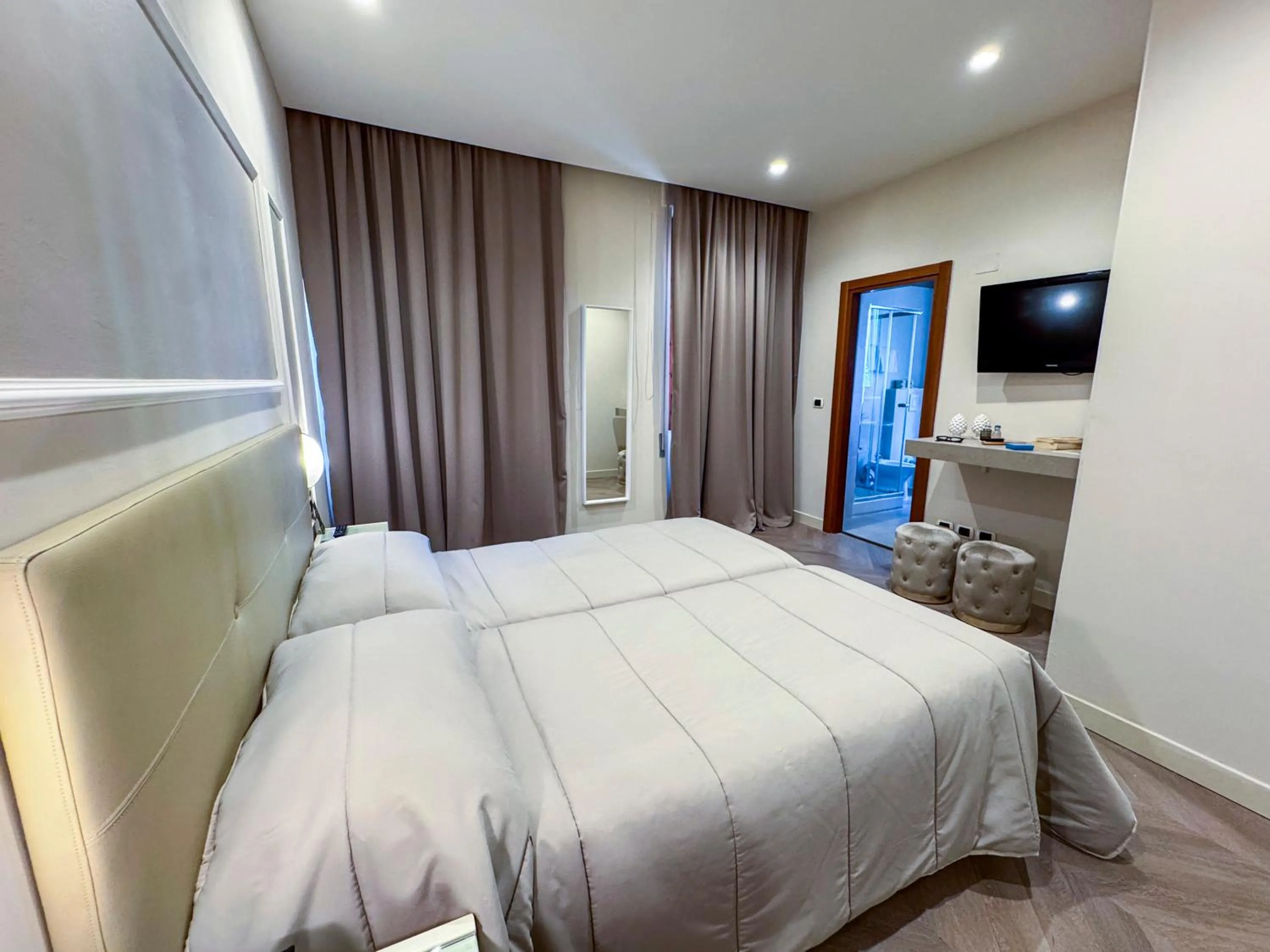 Photo of the whole room, Bed in Hotel Ariston & Spa