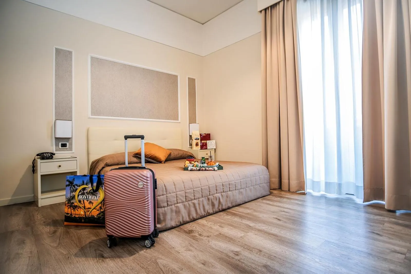 Shower, Bed in Hotel Ariston & Spa