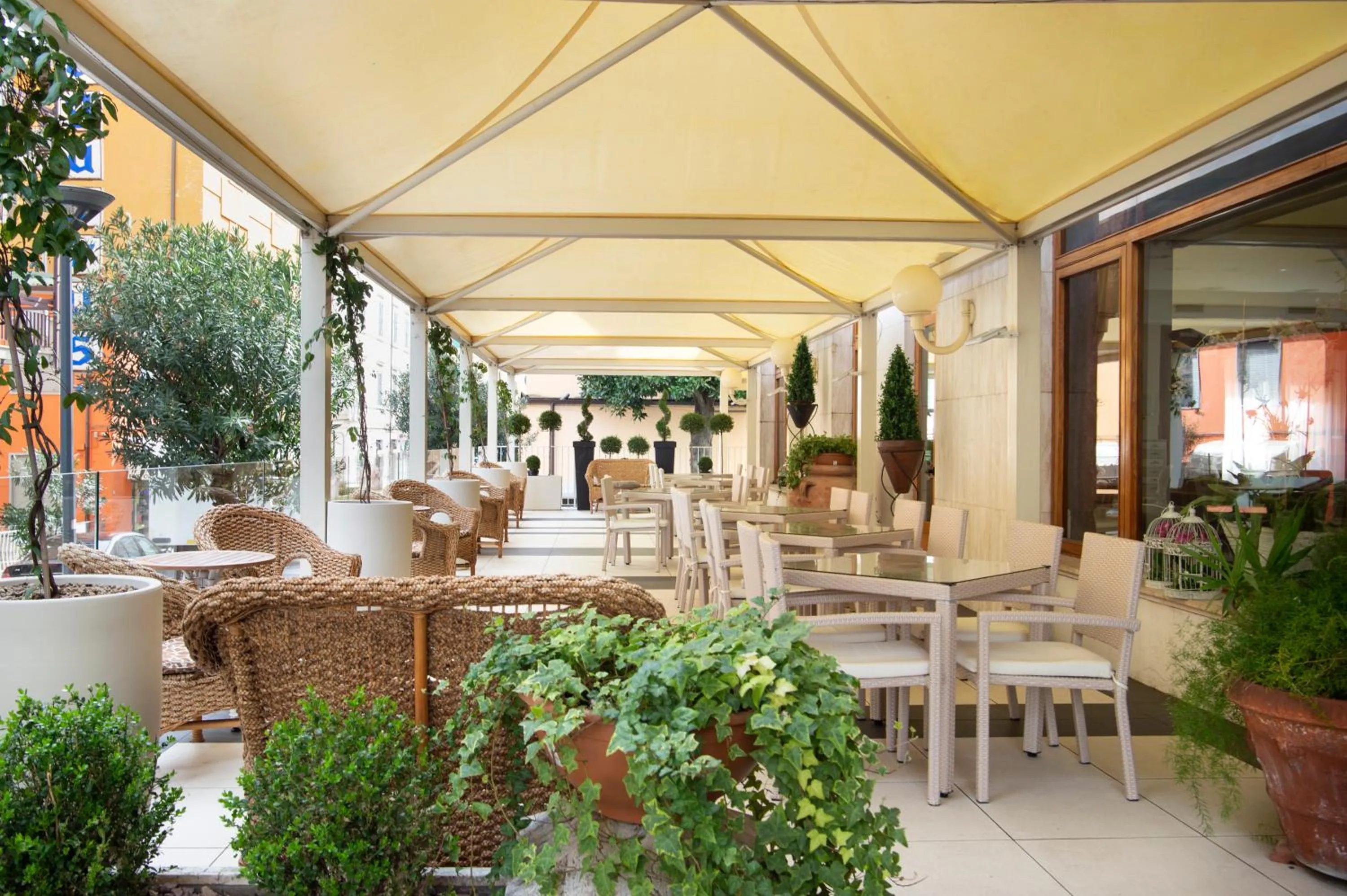 Patio in Hotel Ariston & Spa