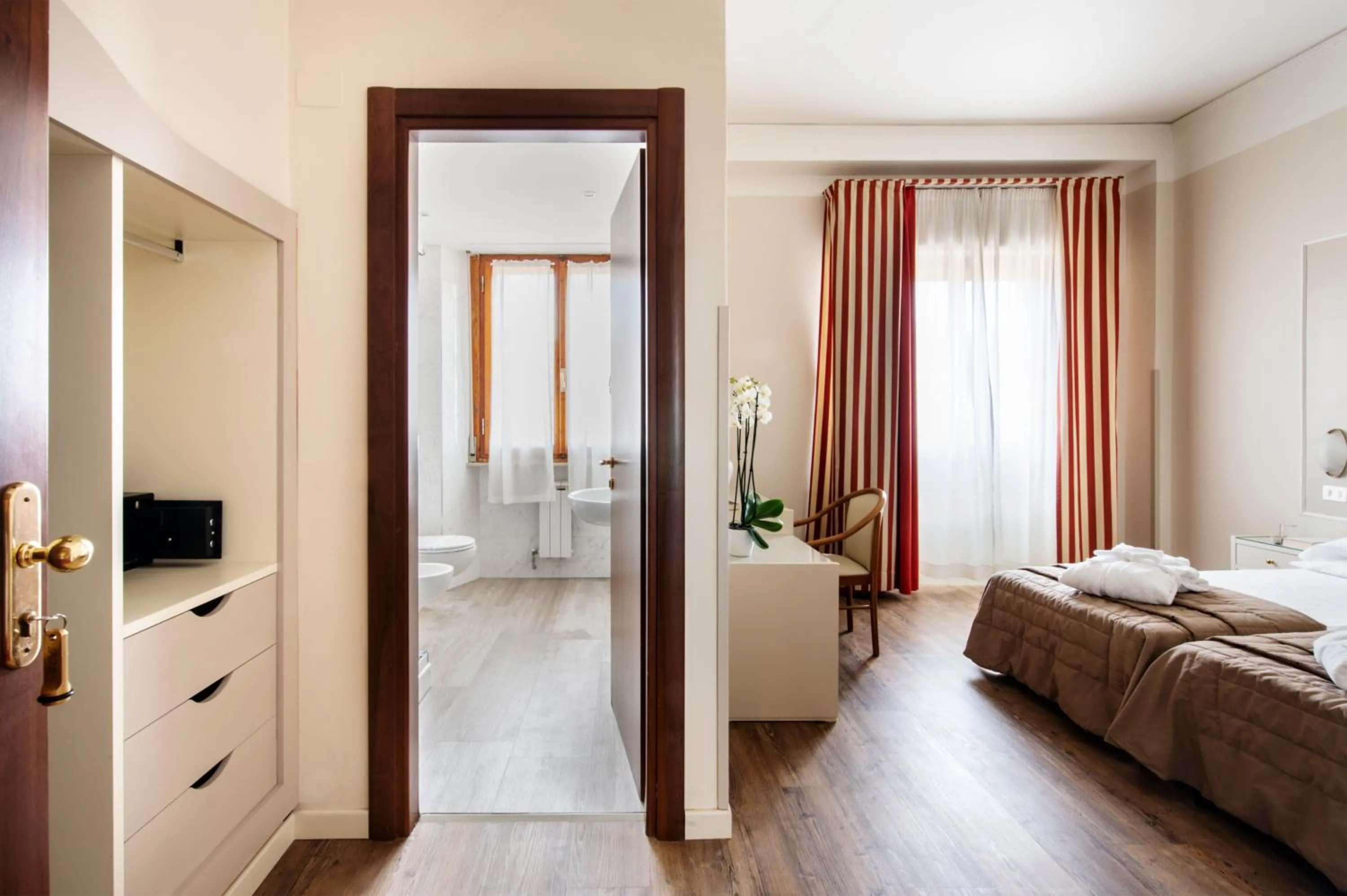 Photo of the whole room, Bed in Hotel Ariston & Spa