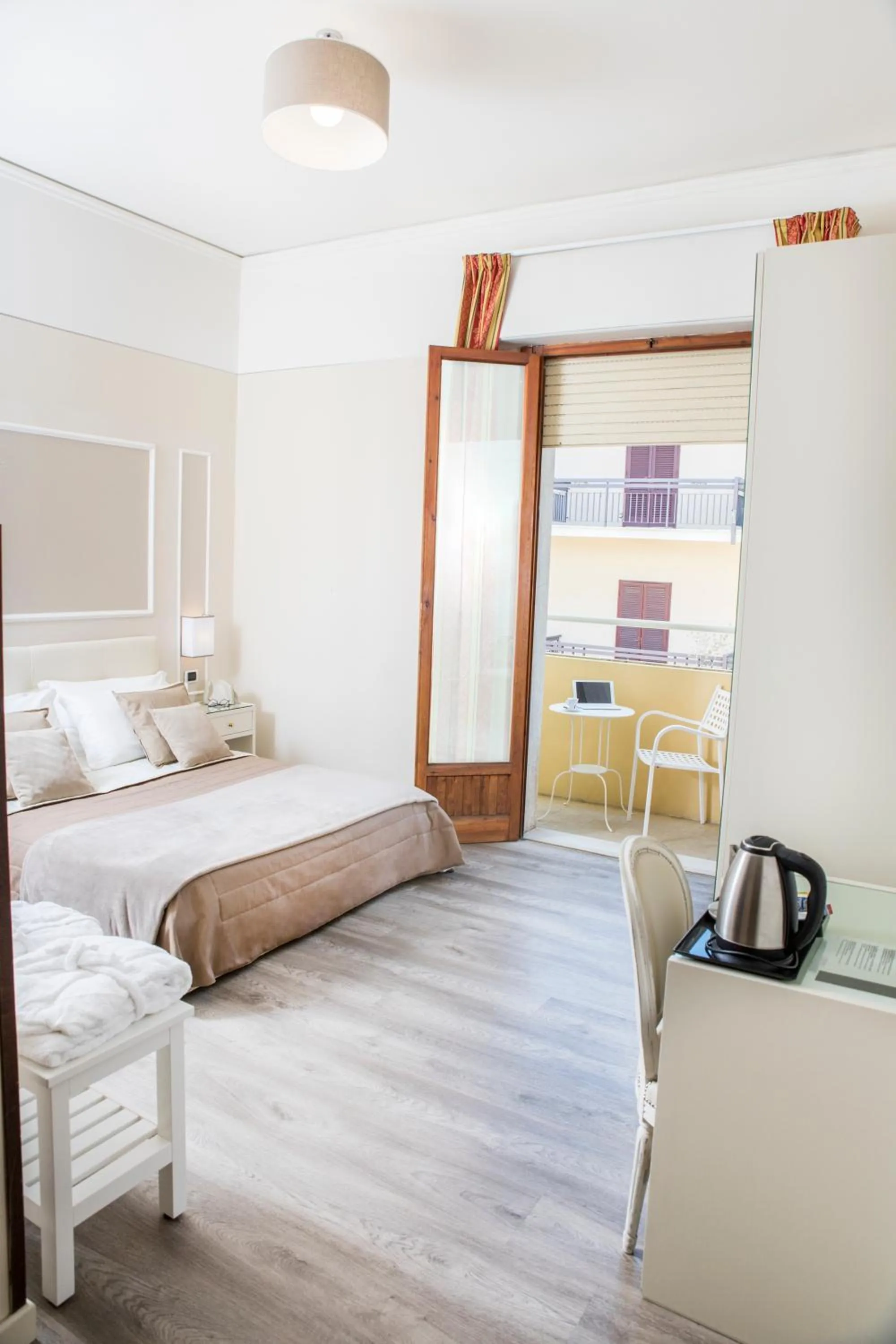 Balcony/Terrace, Bed in Hotel Ariston & Spa