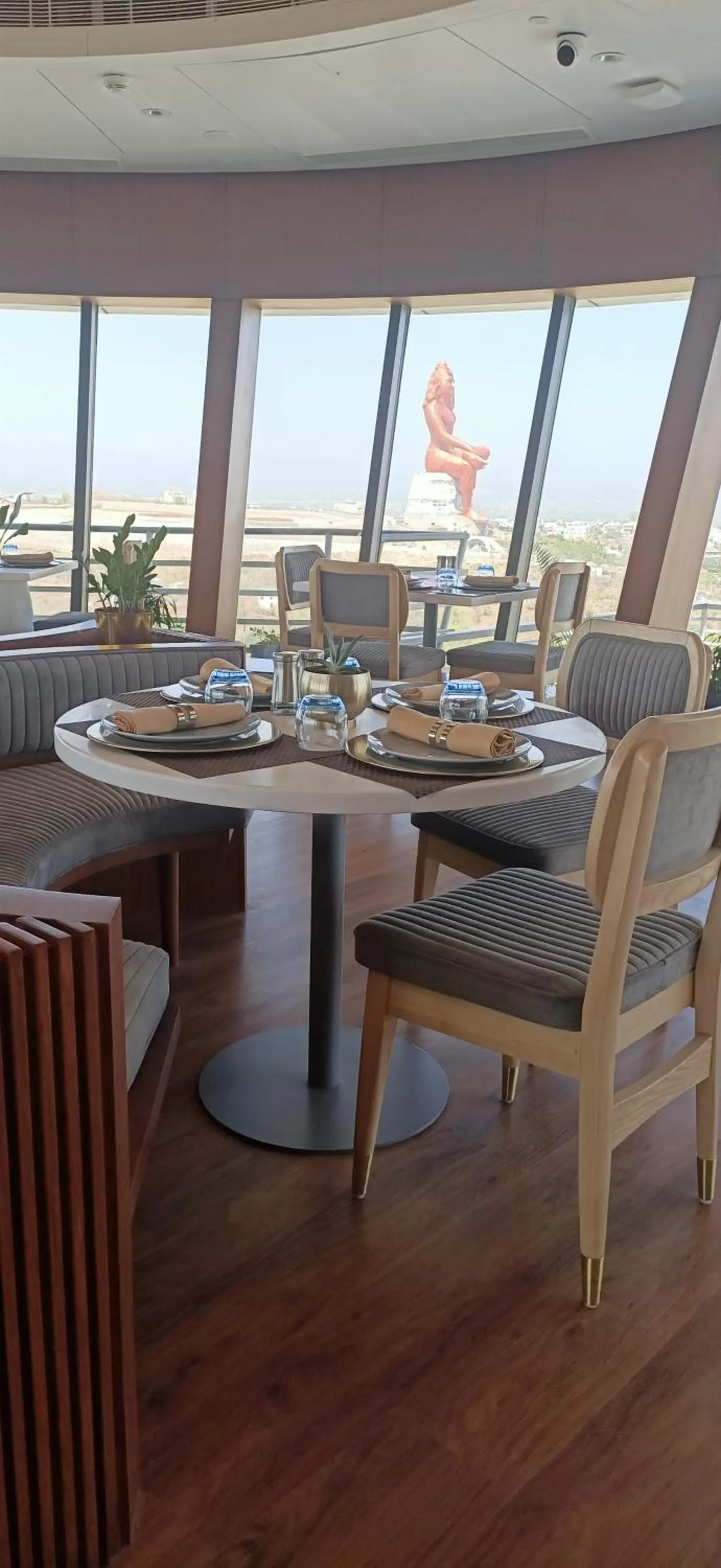 Restaurant/places to eat in Radisson Hotel Nathdwara