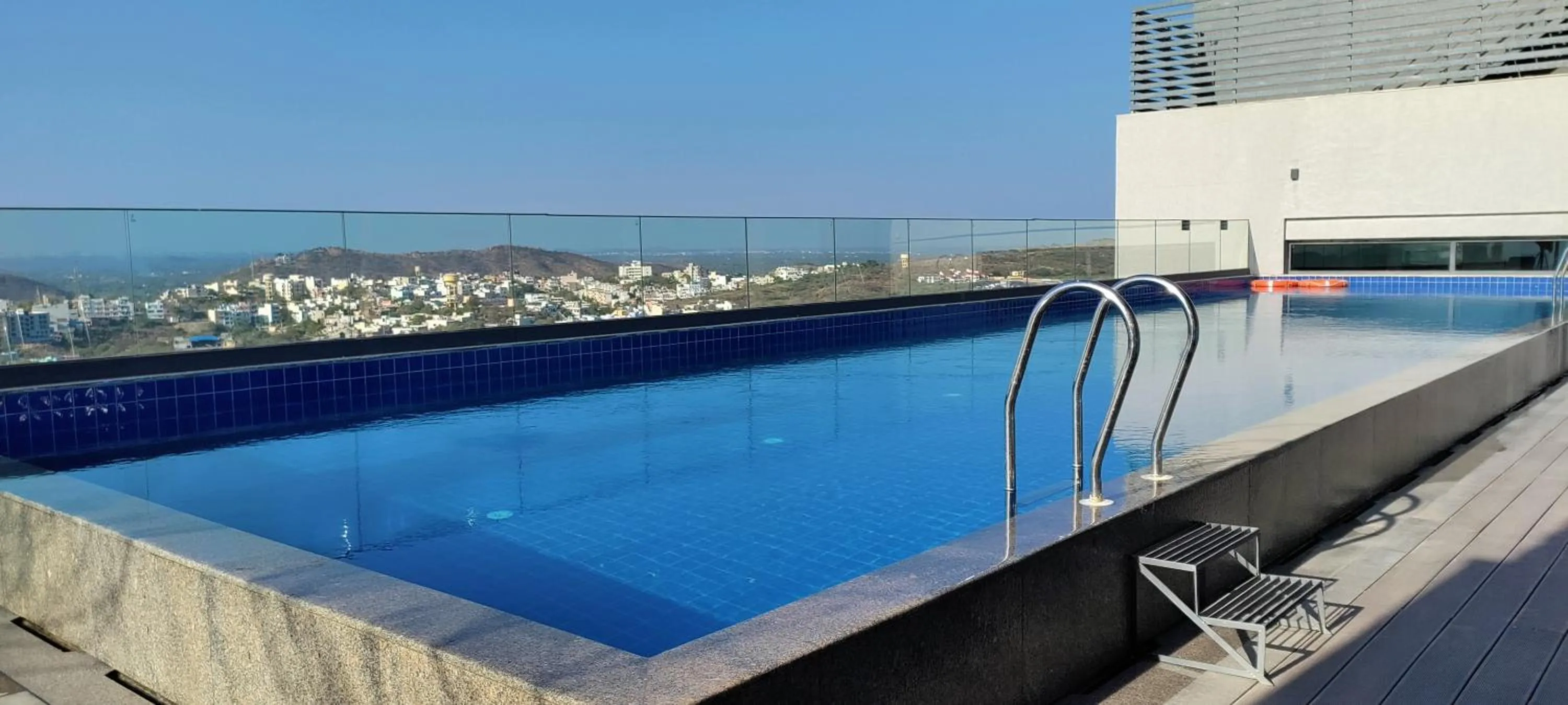 Swimming pool in Radisson Hotel Nathdwara