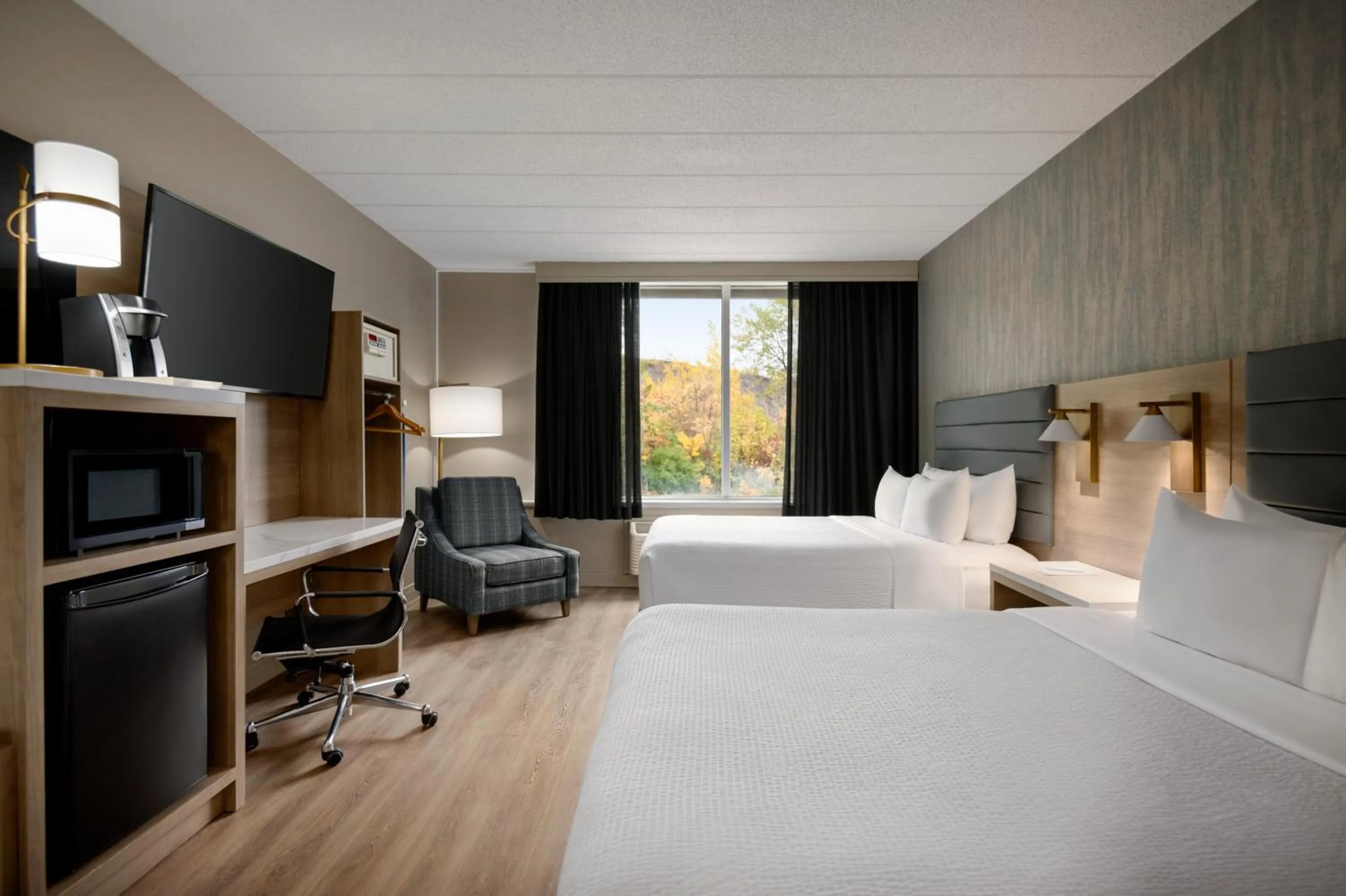 Bedroom, Bed in Radisson Hotel Montreal Airport