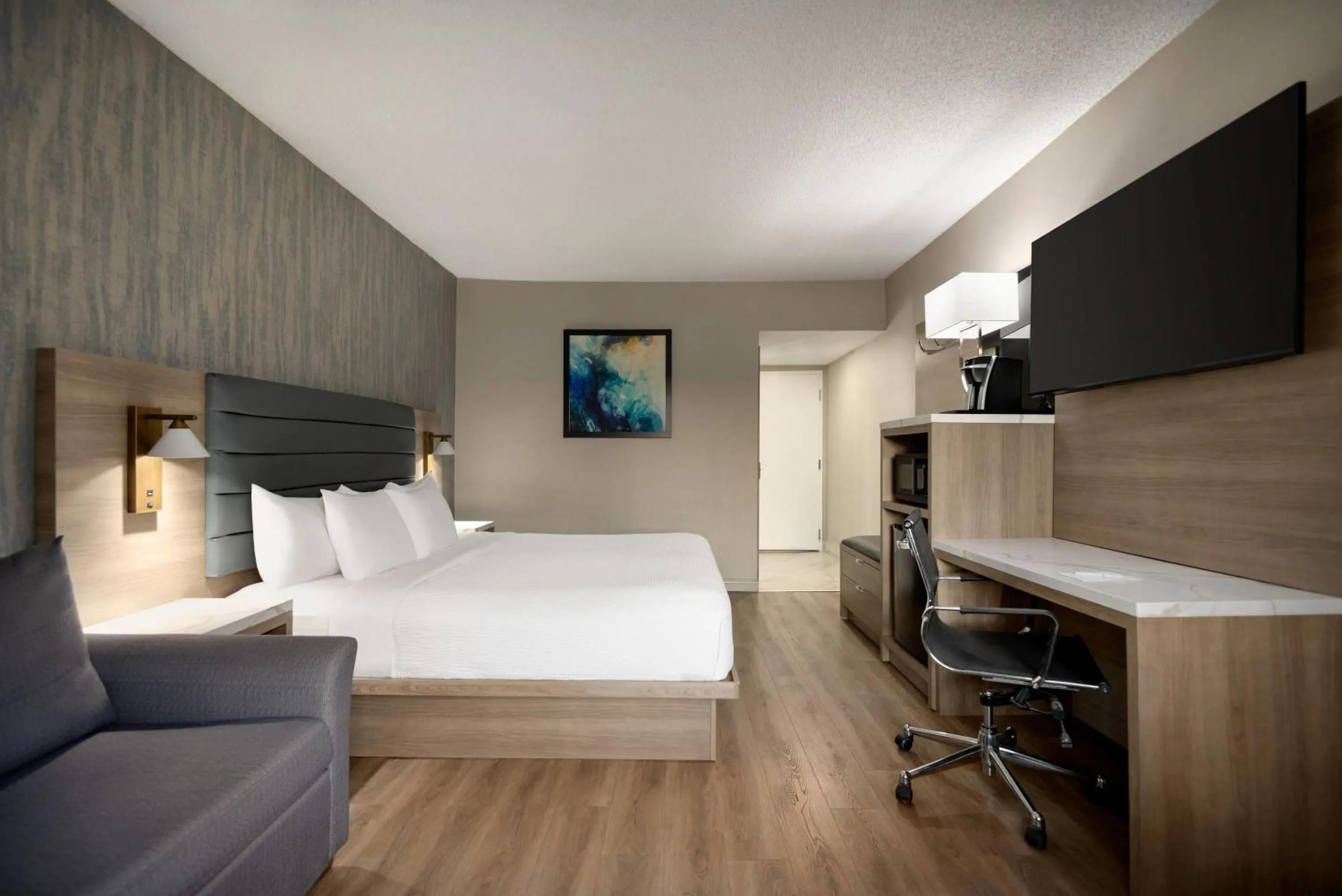 Bedroom, Bed in Radisson Hotel Montreal Airport