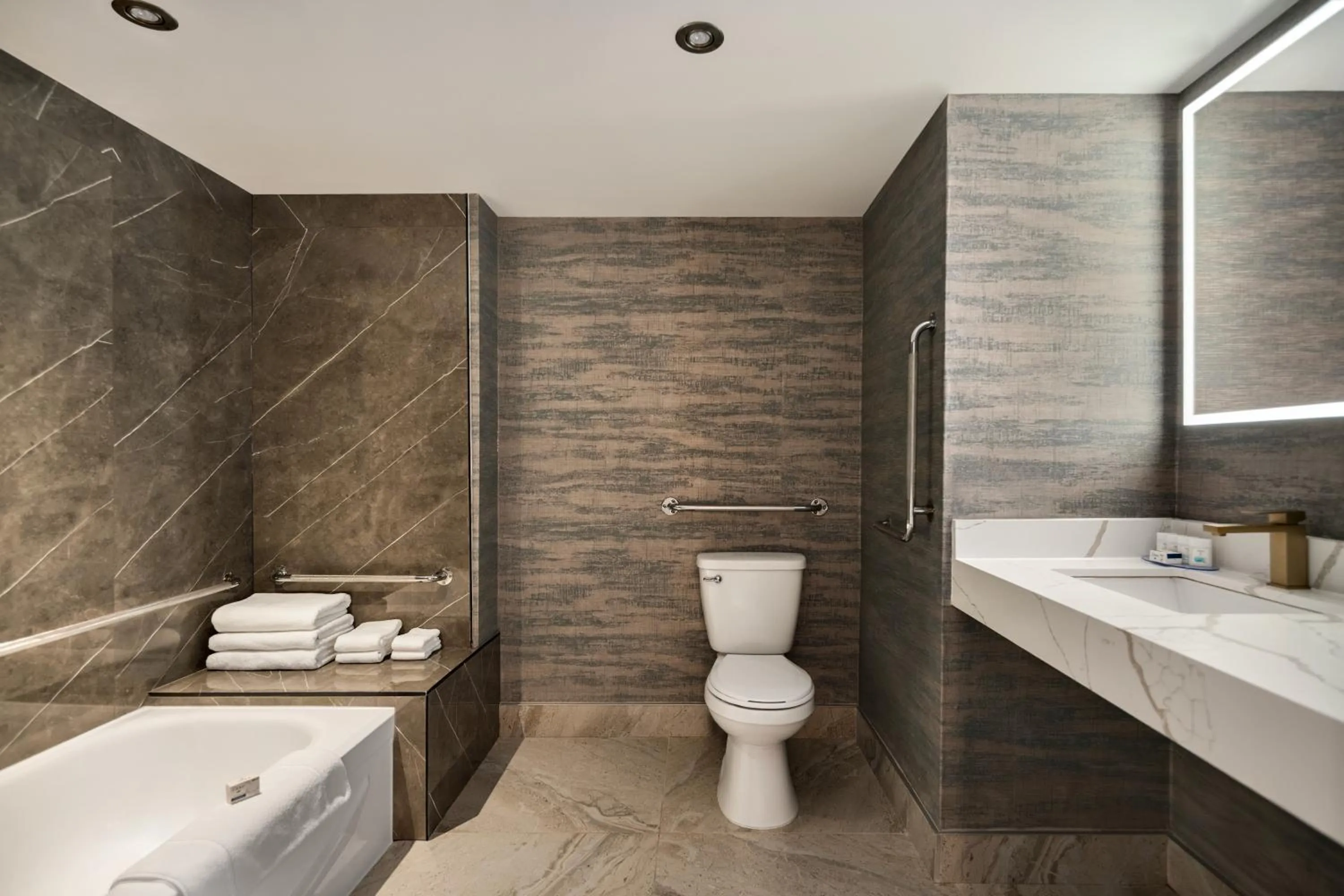 Bathroom in Radisson Hotel Montreal Airport