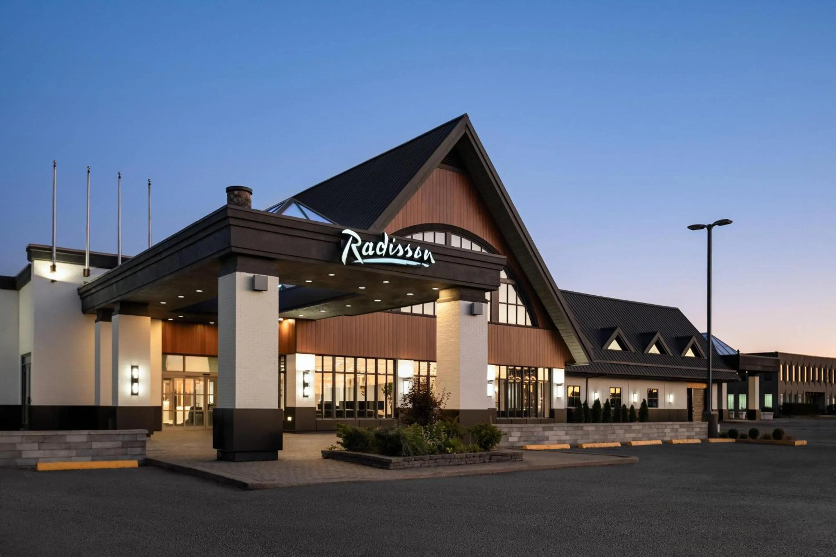 Property building in Radisson Hotel Montreal Airport