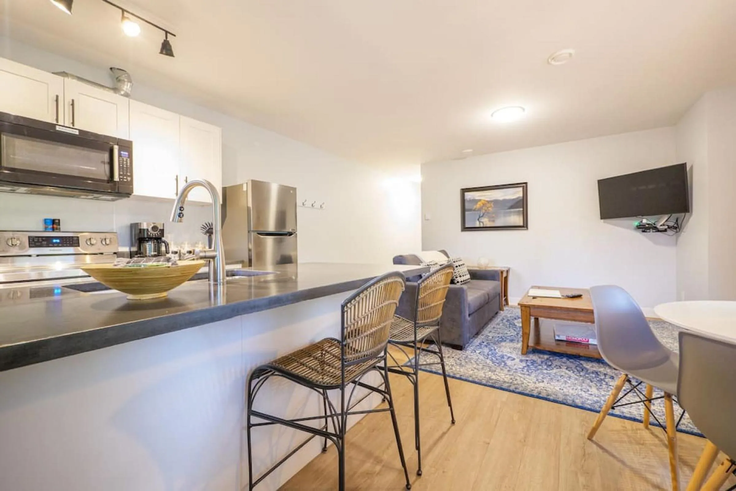 Kitchen or kitchenette in Storm Bay, Modern 1 Bed Suite and Chefs Kitchen