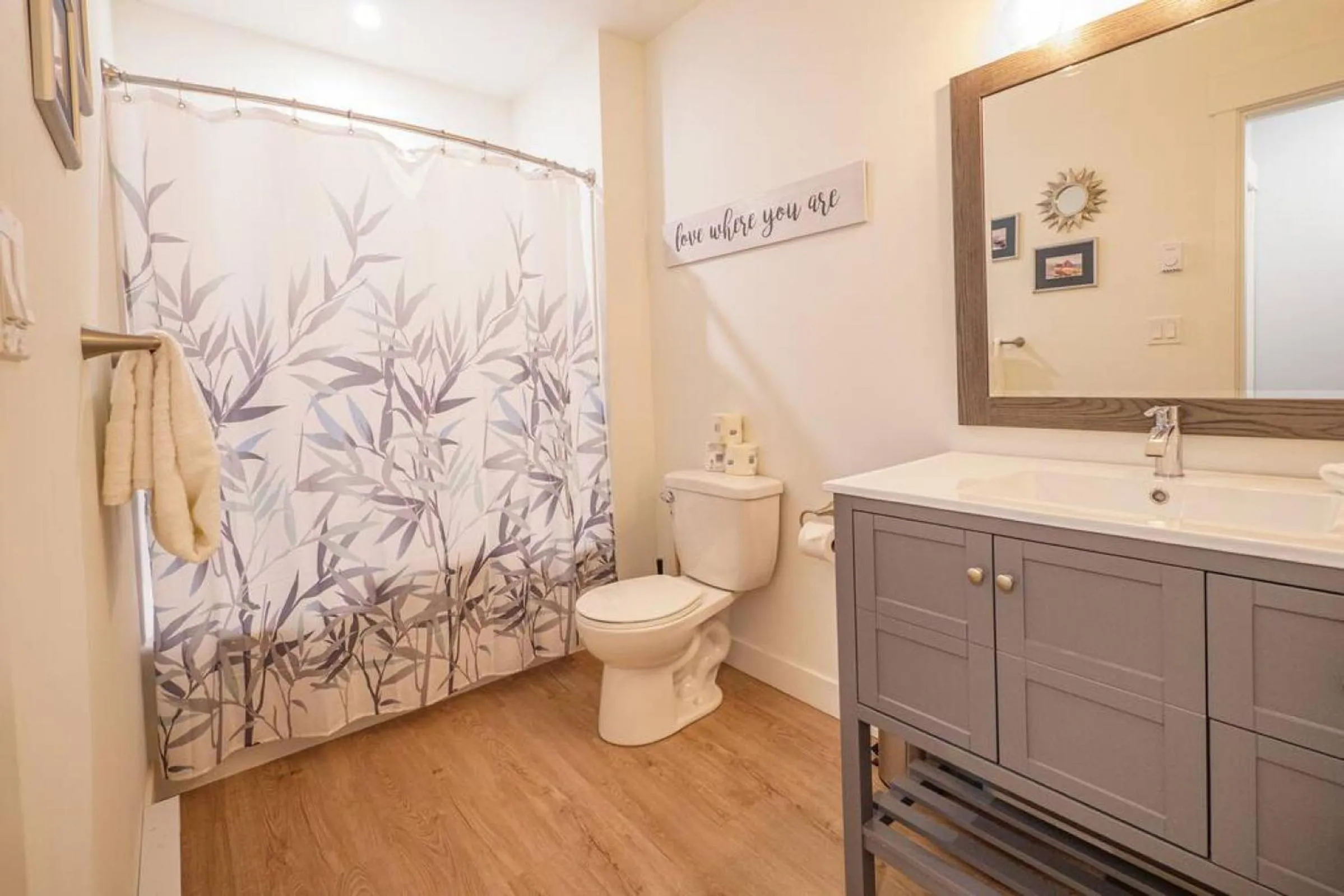 Bathroom in Storm Bay, Modern 1 Bed Suite and Chefs Kitchen