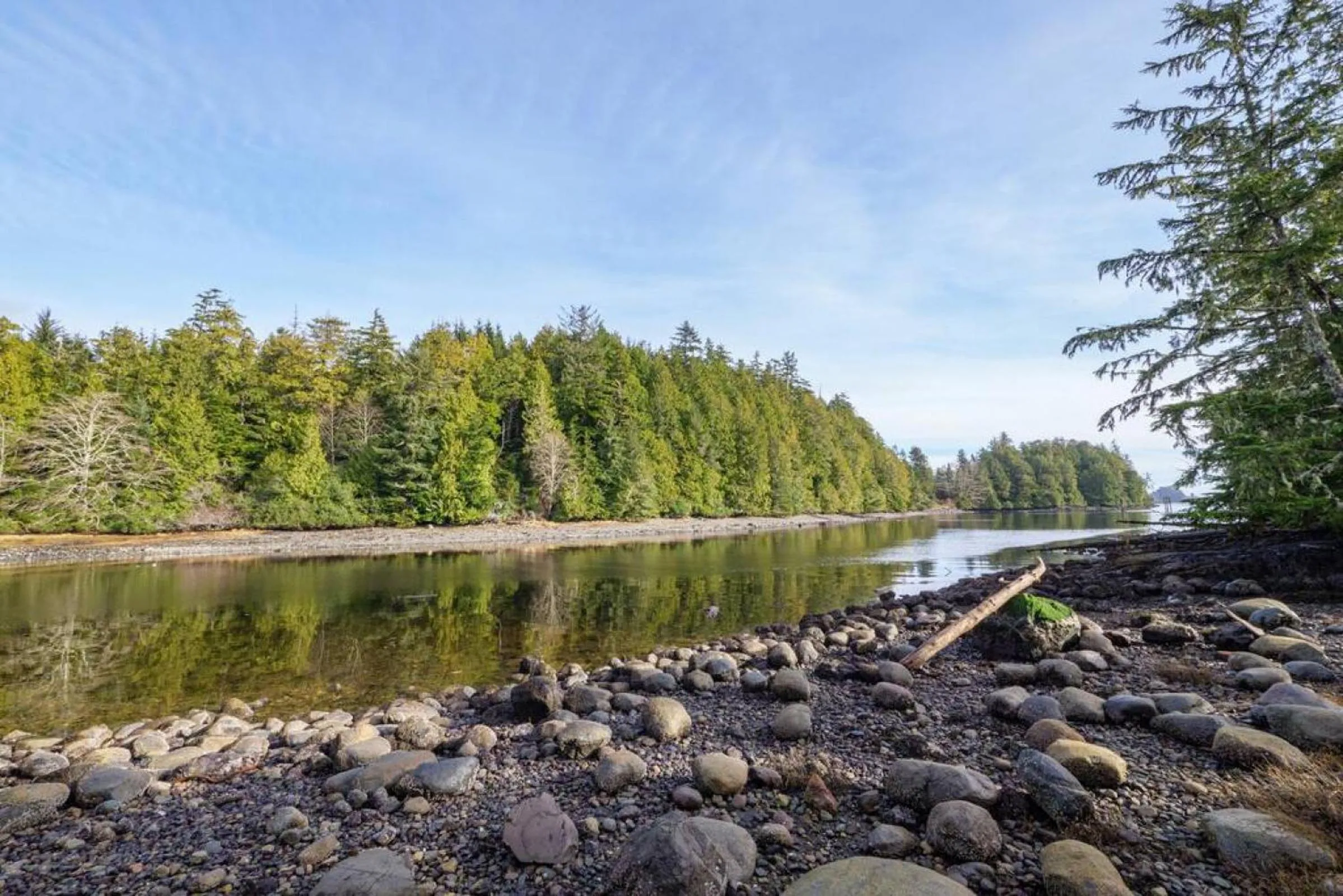 River view in Storm Bay, Modern 1 Bed Suite and Chefs Kitchen
