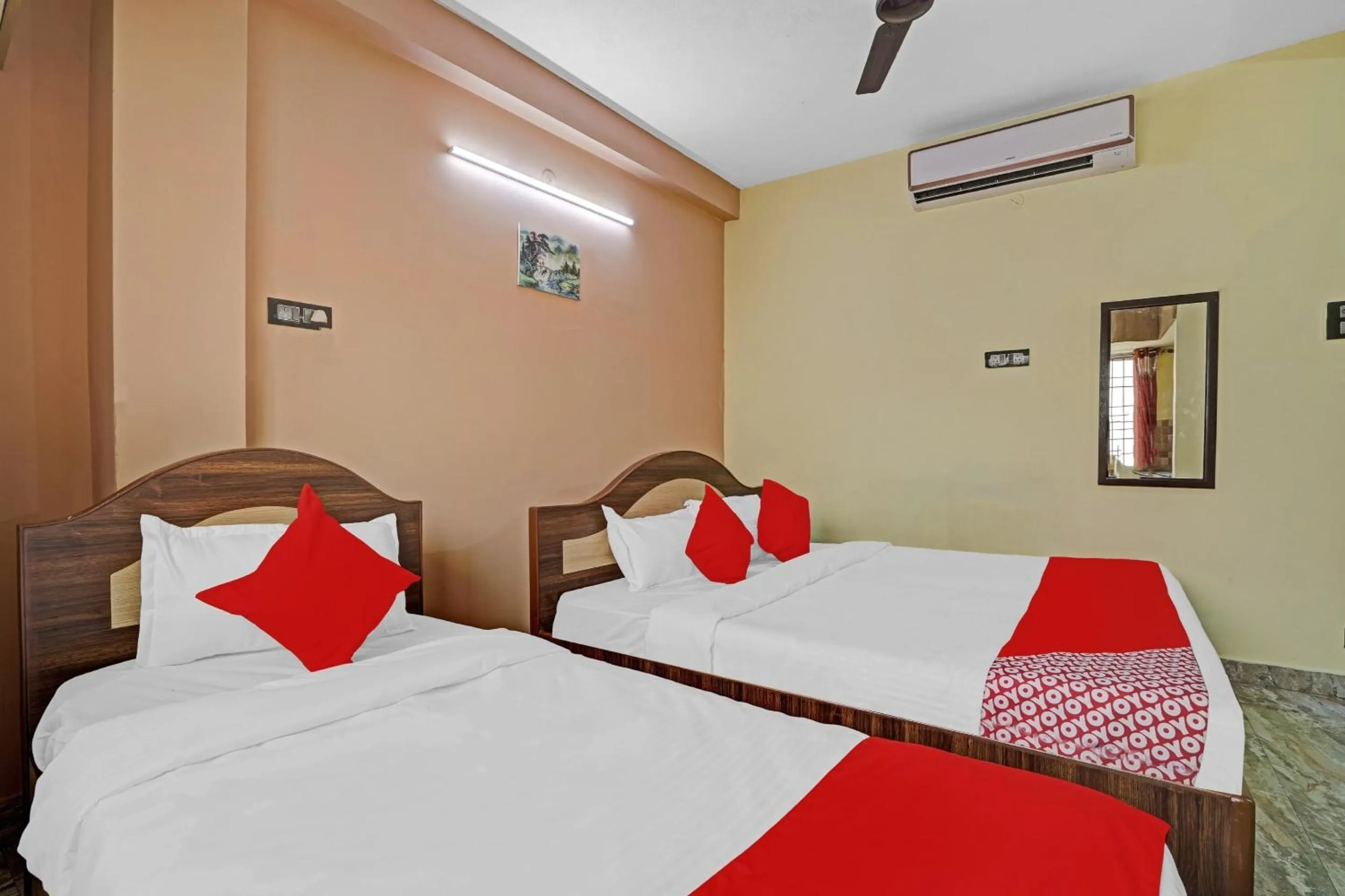 Bedroom, Bed in Hotel O T.Nagar