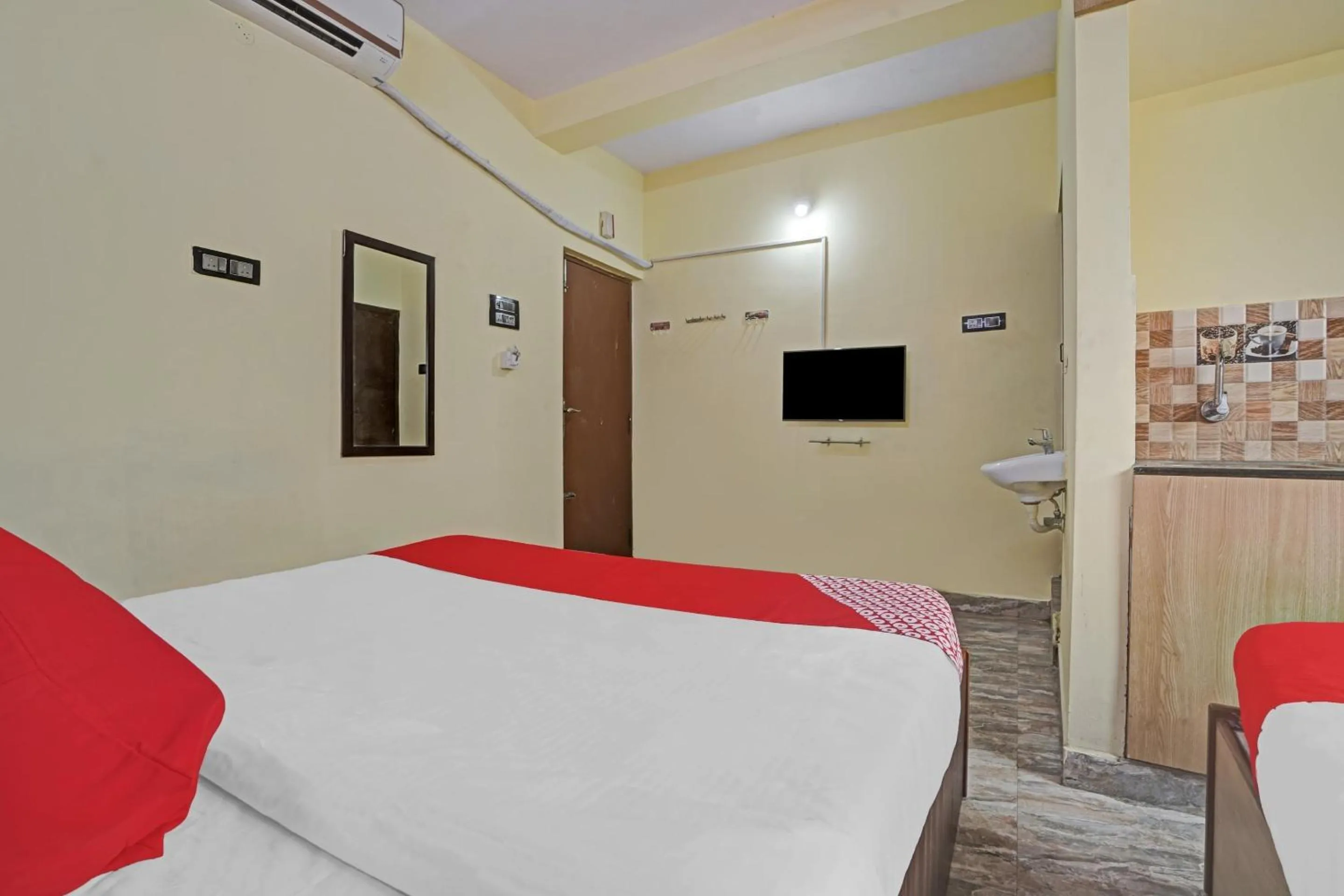 Bedroom, Bed in Hotel O T.Nagar