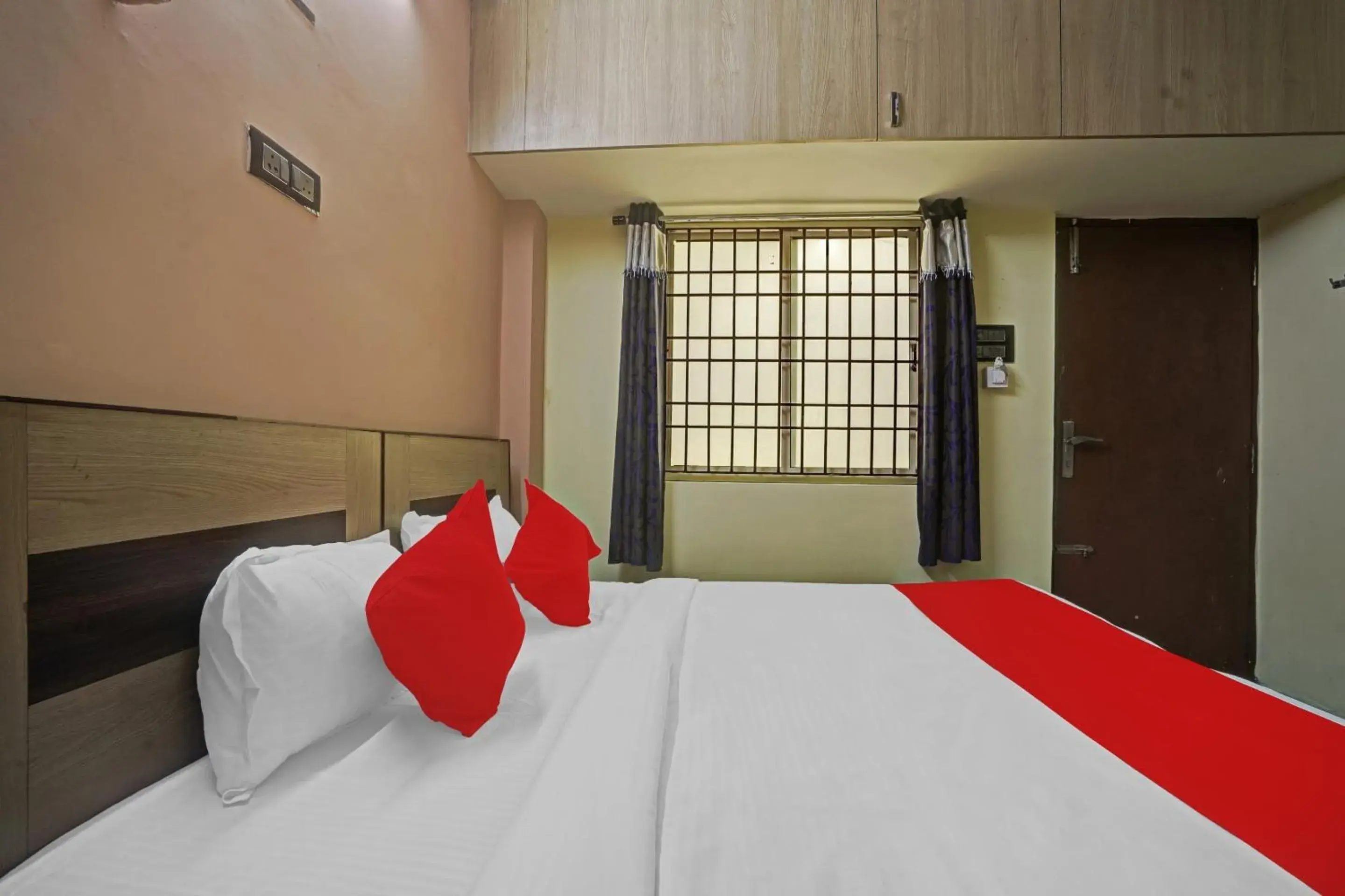 Bedroom, Bed in Hotel O T.Nagar Bedroom, Bed in Hotel O T.Nagar