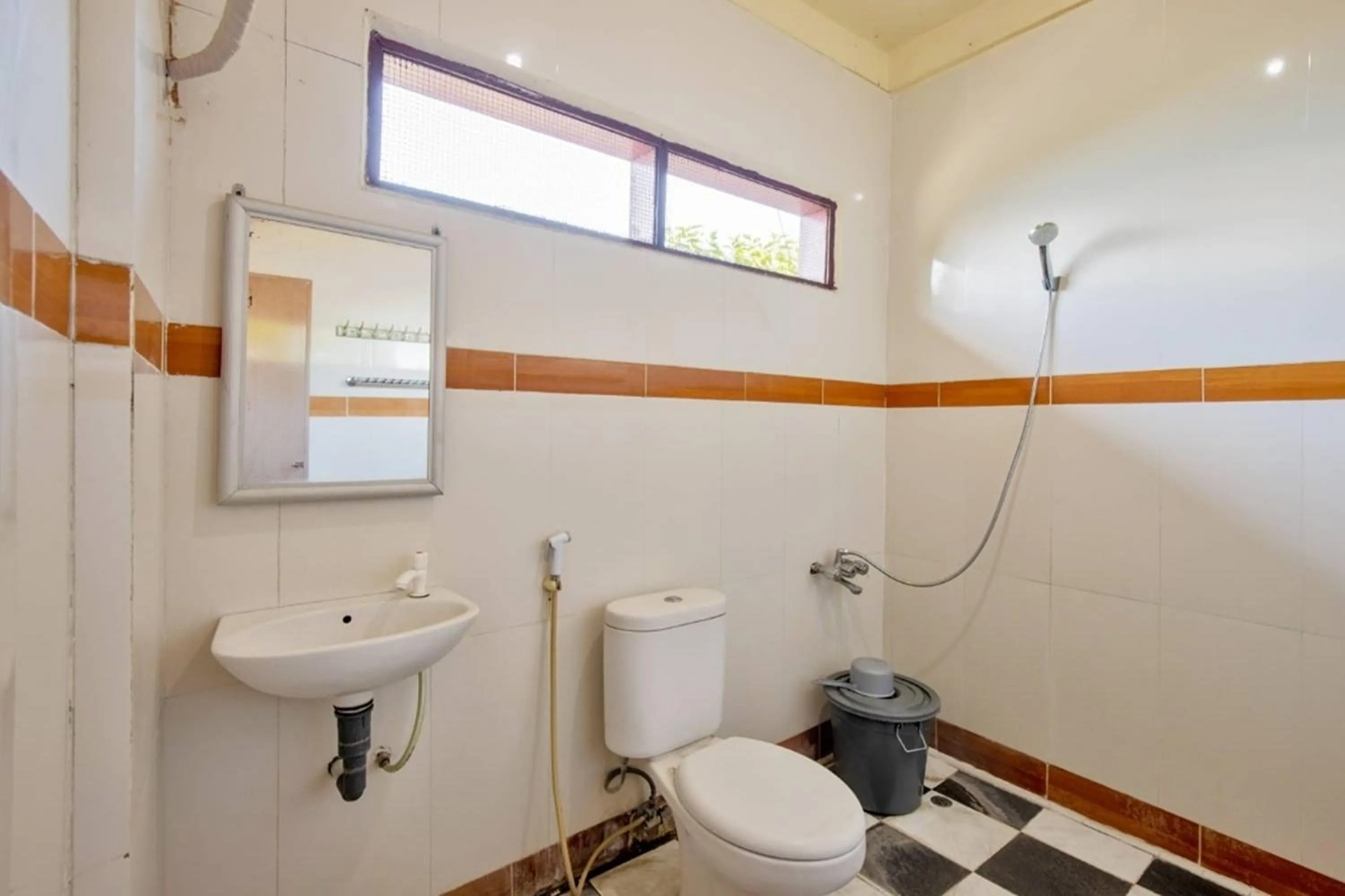 Shower in Malibou Hotel Medan