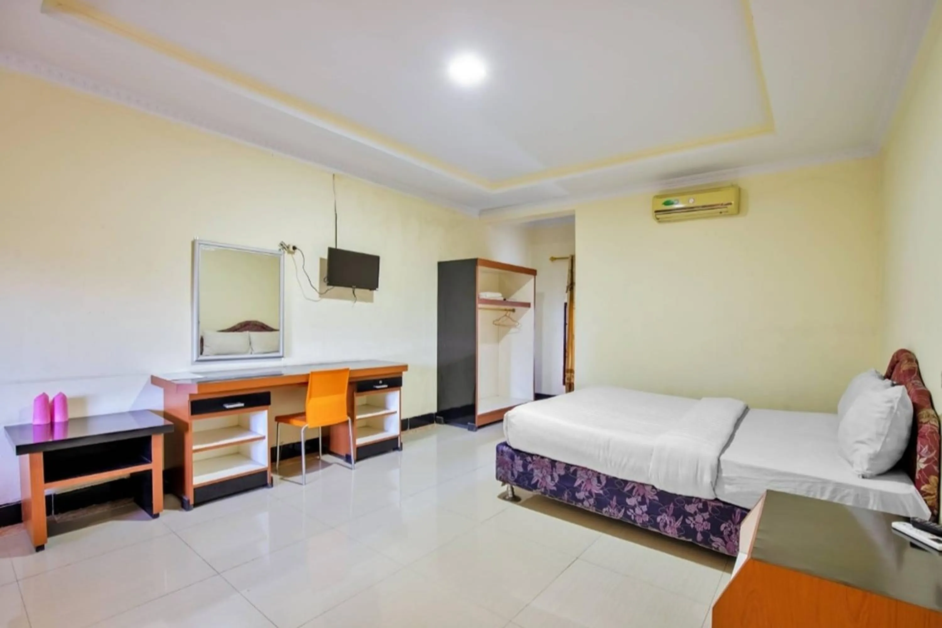 Bed in Malibou Hotel Medan