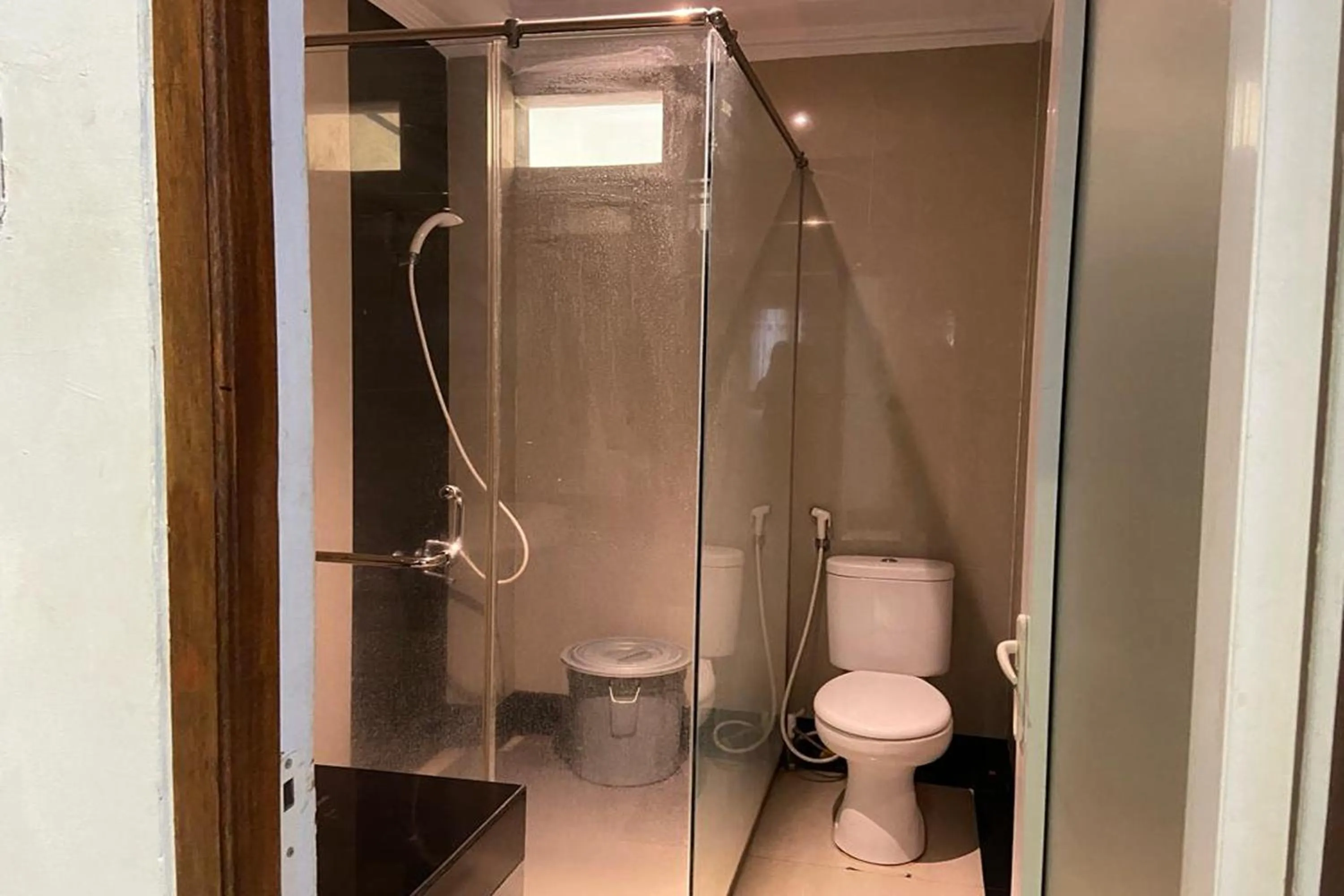 Shower in Malibou Hotel Medan