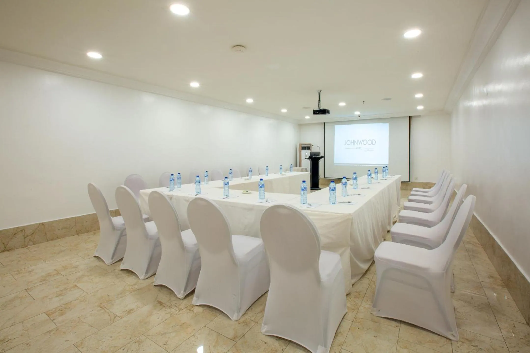 Meeting/conference room in JOHNWOOD HOTEL by Bolton