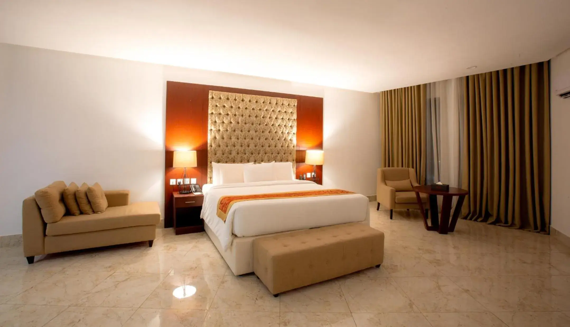 Bed in JOHNWOOD HOTEL by Bolton Bed in JOHNWOOD HOTEL by Bolton