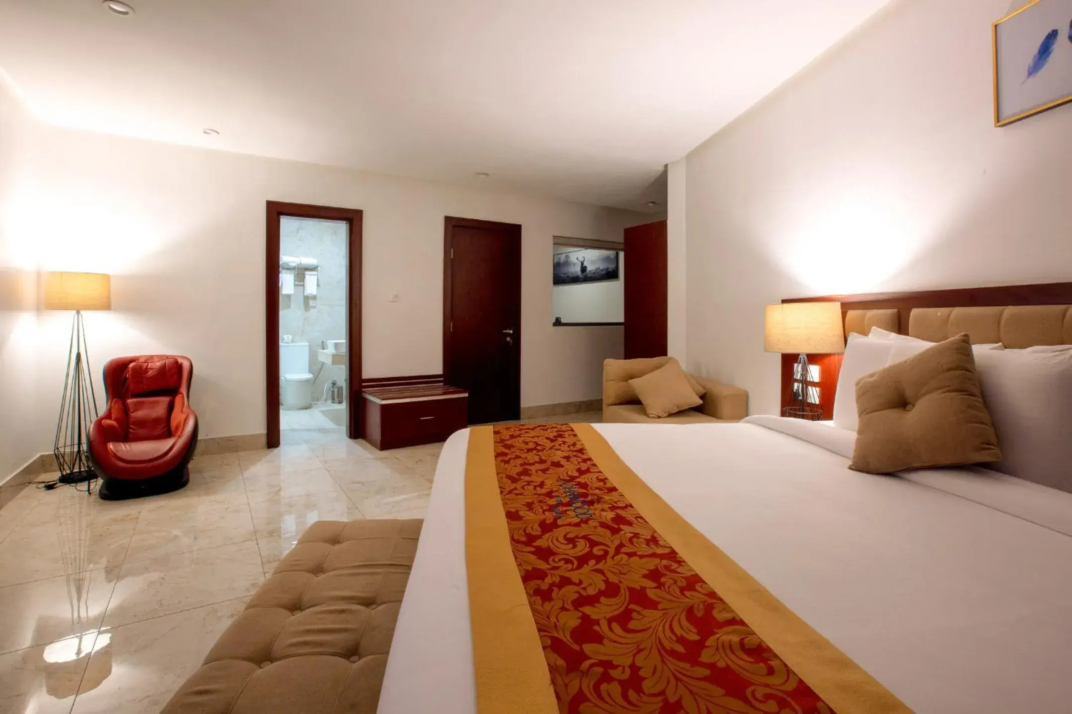 Bed in JOHNWOOD HOTEL by Bolton Bed in JOHNWOOD HOTEL by Bolton