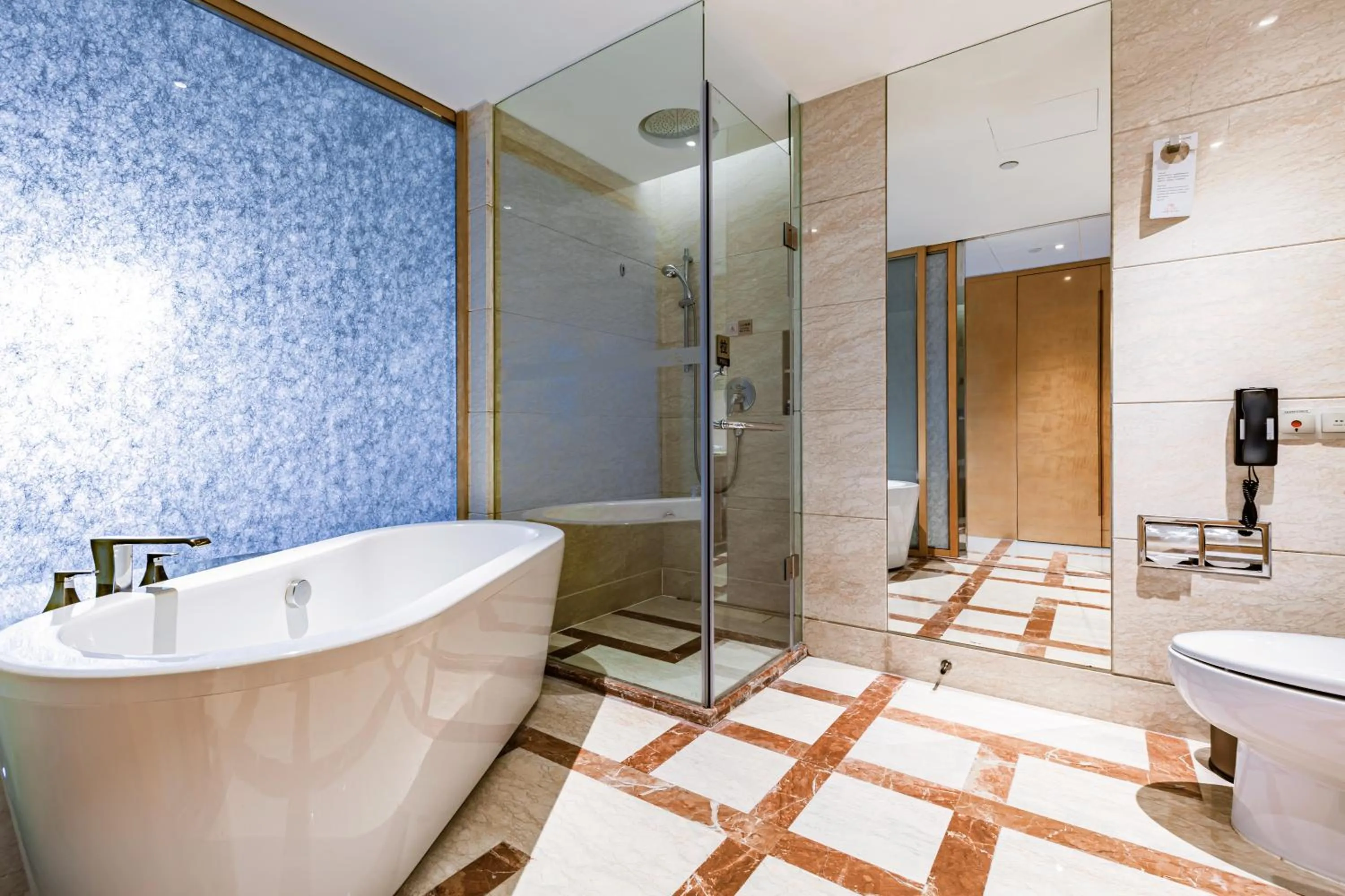 Toilet in Felton Grand Hotel Chengdu