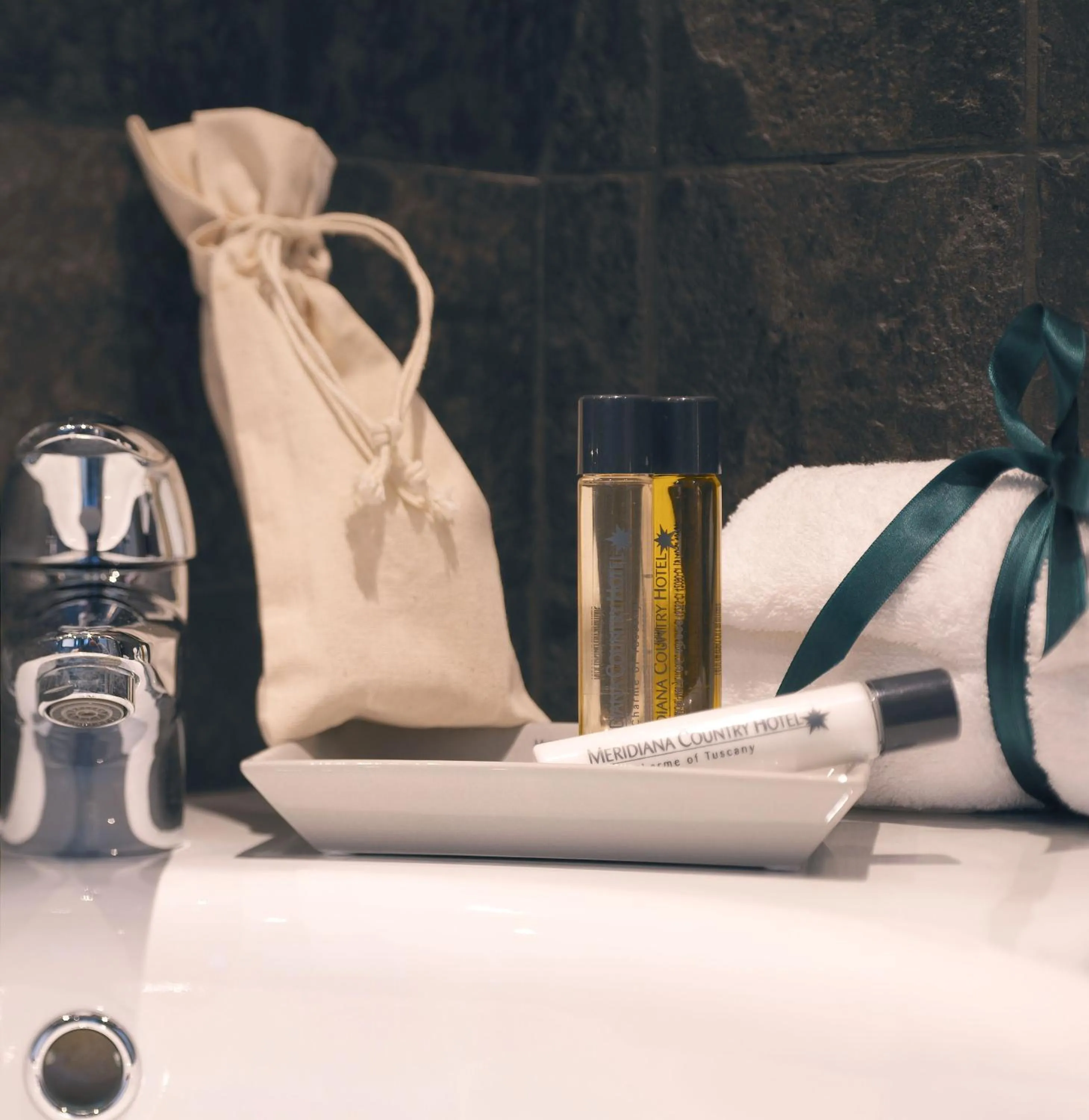 Bathroom in Meridiana Country Hotel