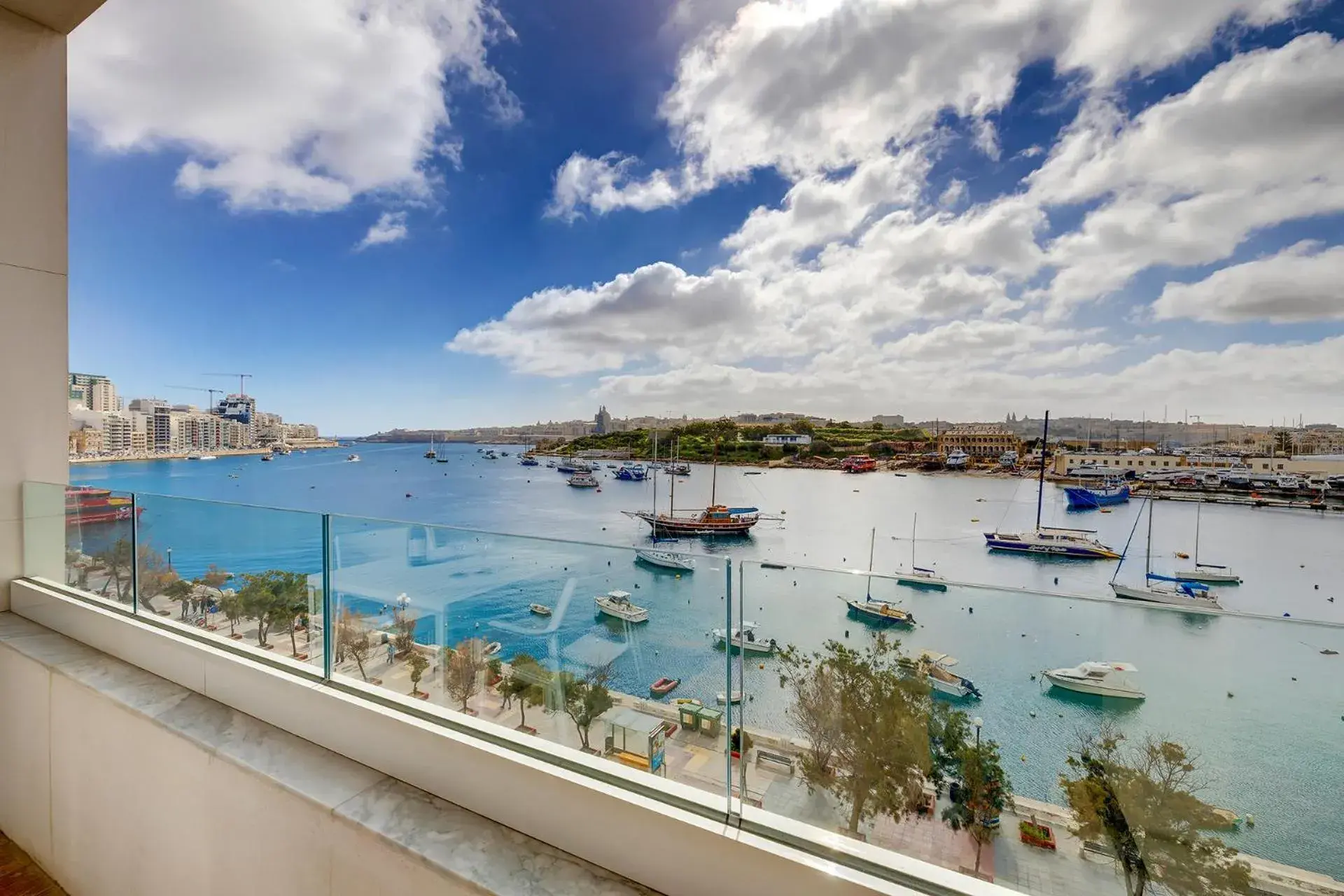 Deluxe Apartment with Valletta and Harbour Views Deluxe Apartment with Valletta and Harbour Views