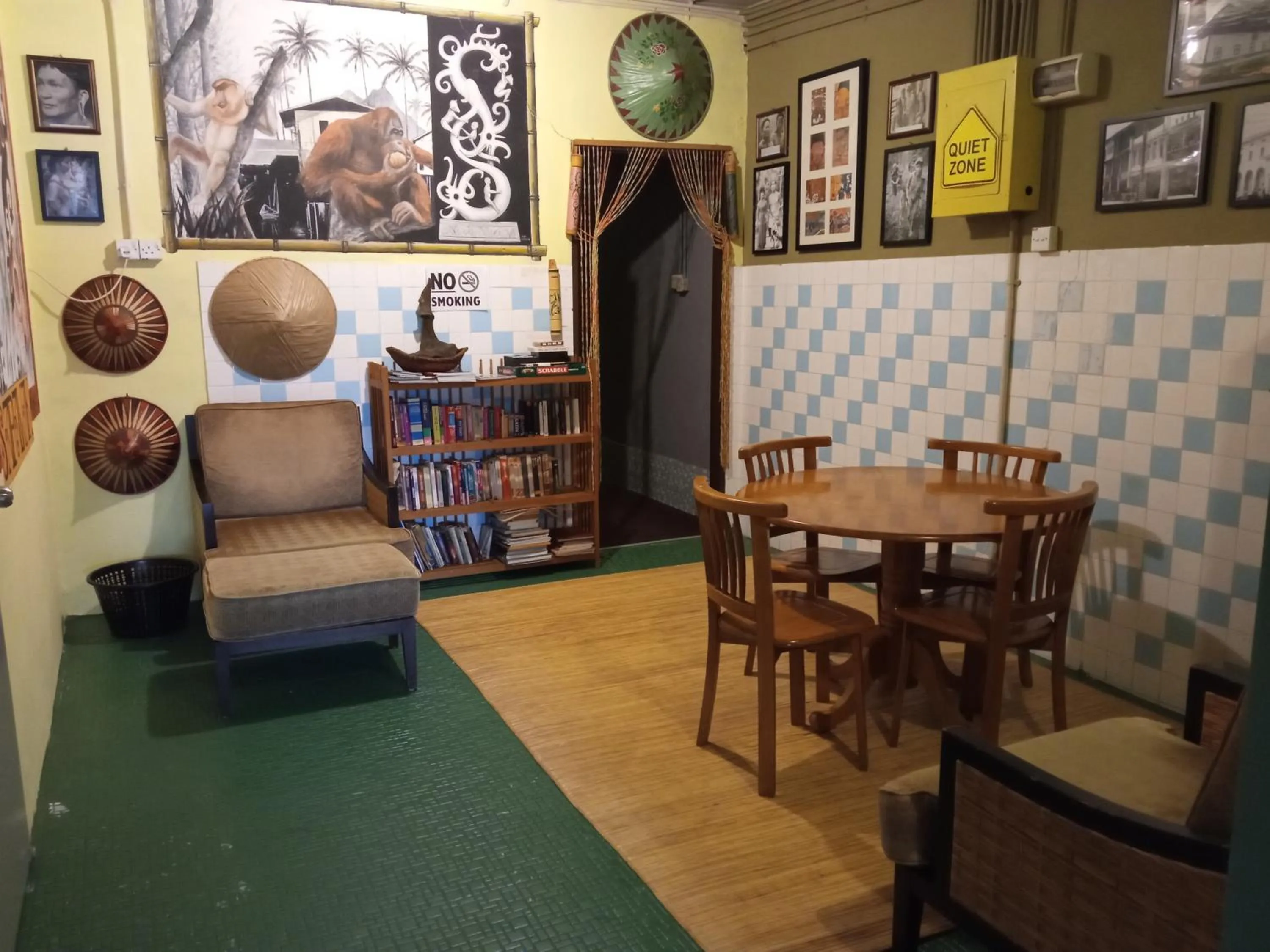 Library in Marco Polo Guest House