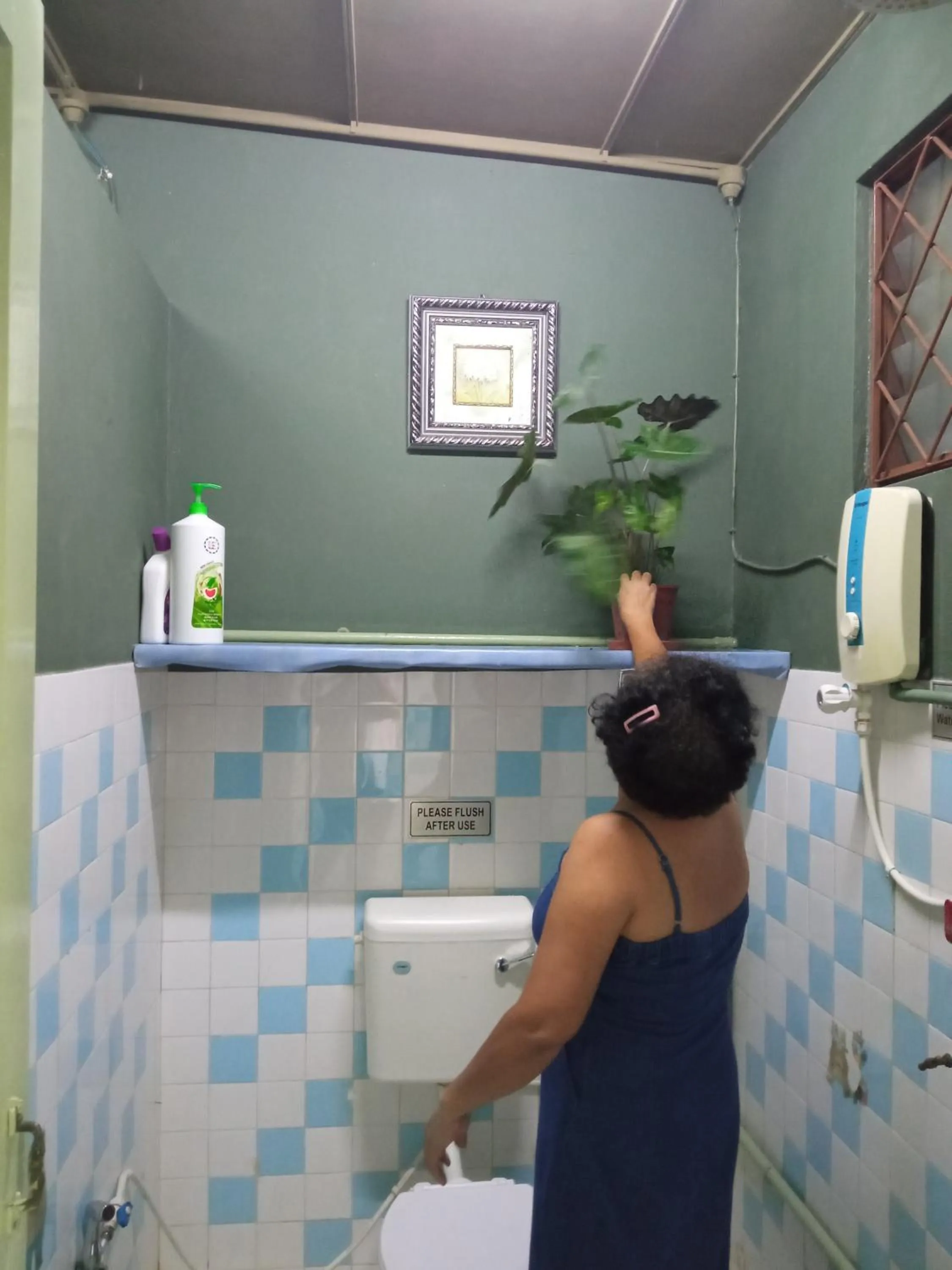 Toilet in Marco Polo Guest House