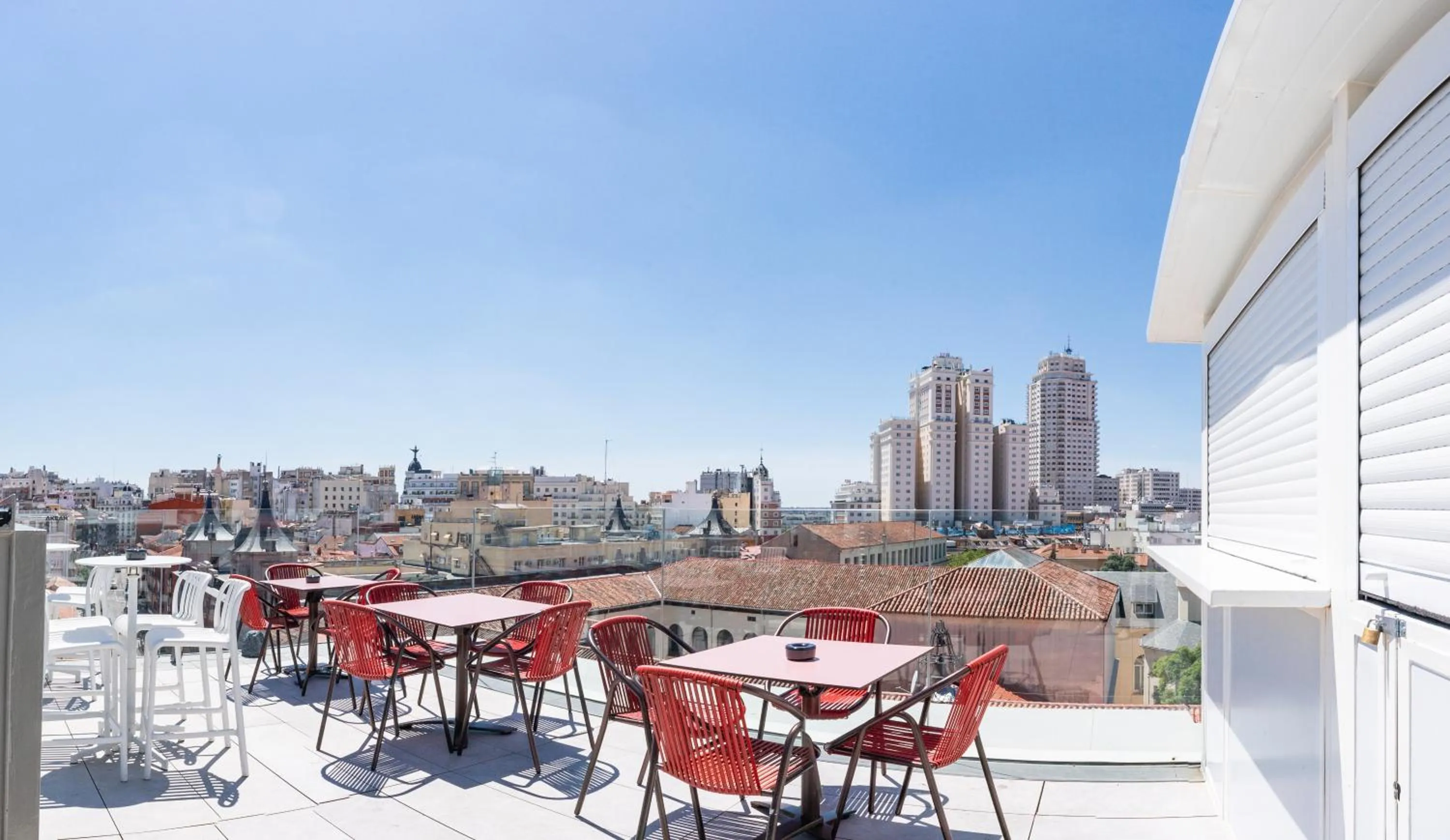 Summer in Akeah Hotel Gran Vía