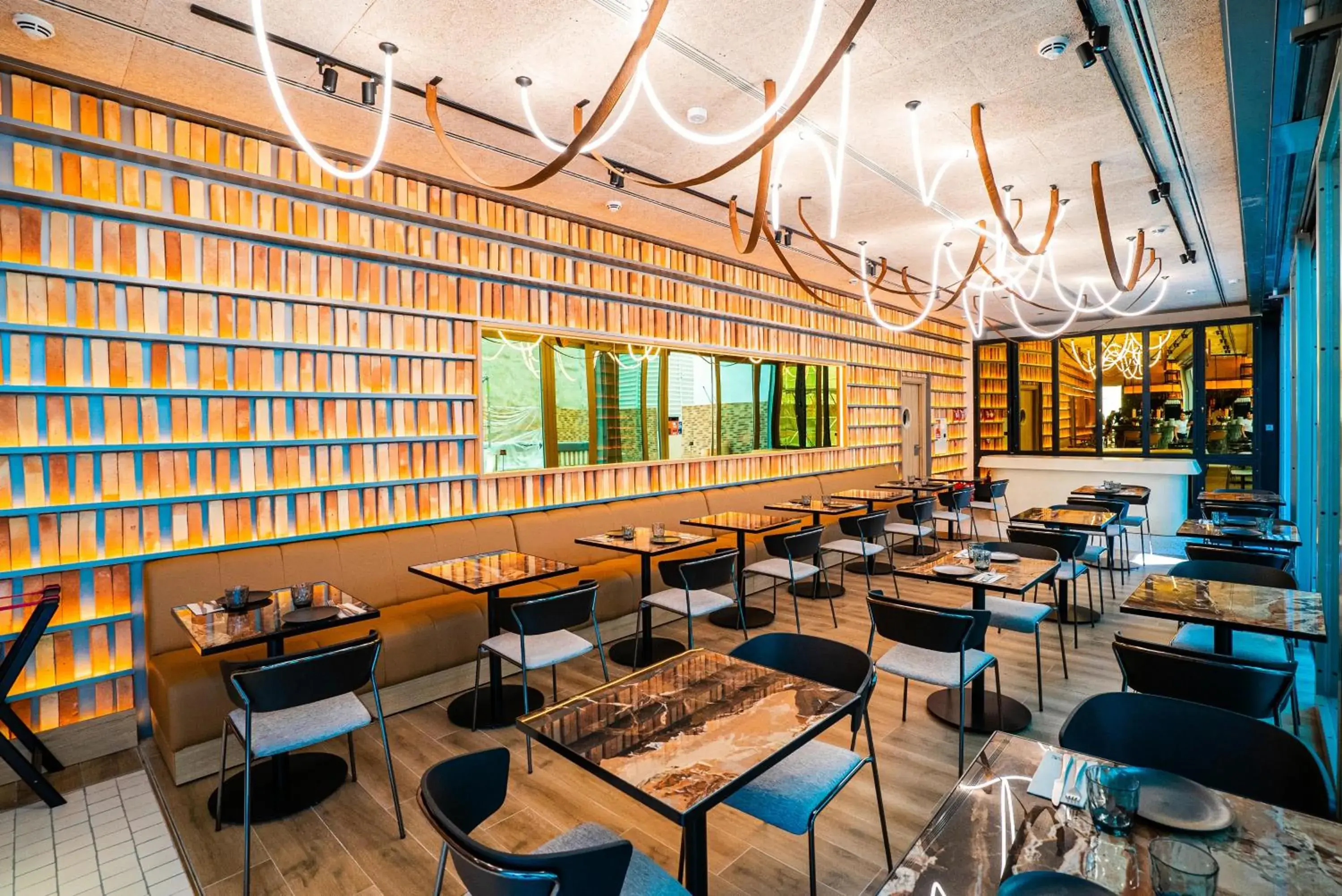 Restaurant/places to eat in Akeah Hotel Gran Vía Restaurant/places to eat in Akeah Hotel Gran Vía