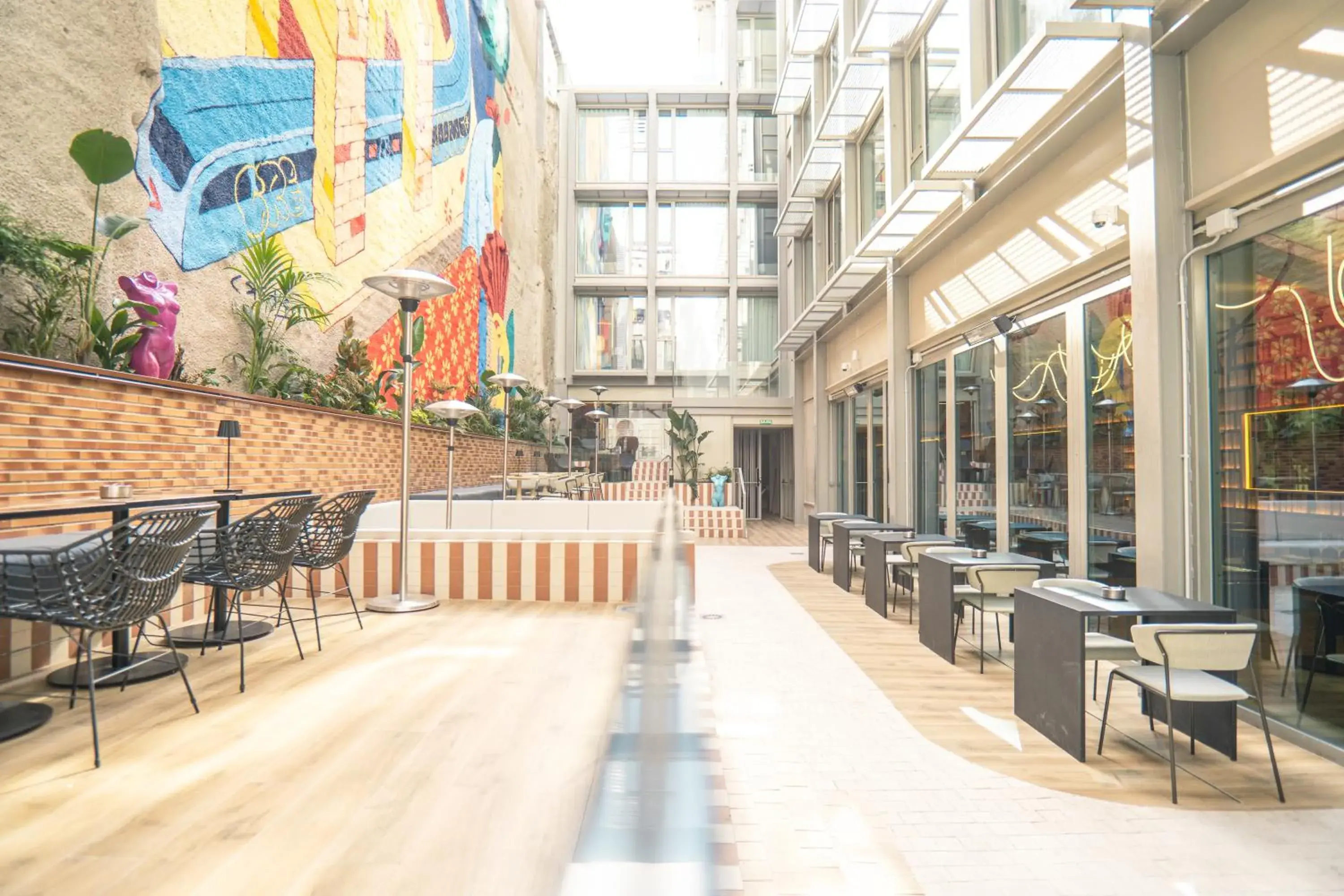 Restaurant/places to eat in Akeah Hotel Gran Vía Restaurant/places to eat in Akeah Hotel Gran Vía